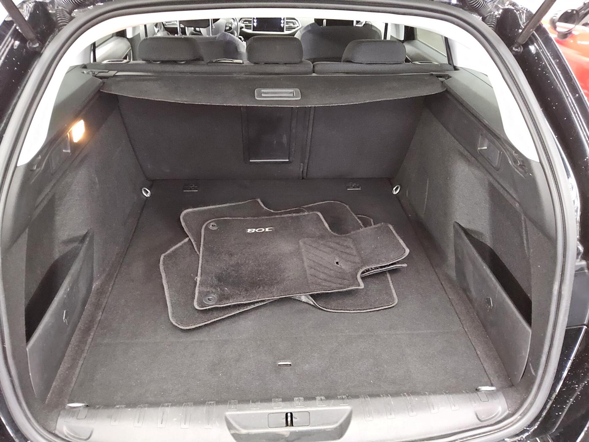 Peugeot 308 1.5 BlueHDI Allure T-Leder Navi RfK Shz PDC 12