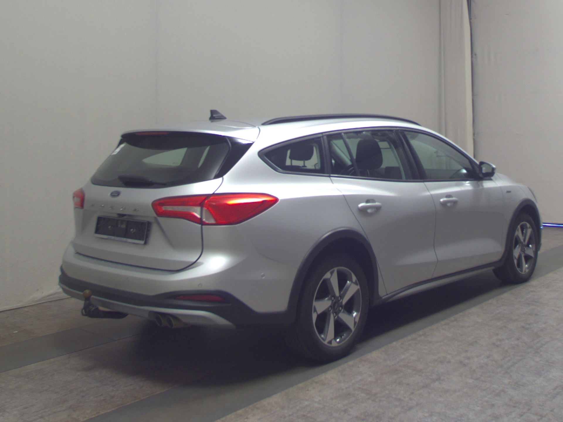 Ford Focus Turnier 1.5 EB Active Navi LED RfK AHK Shz 4