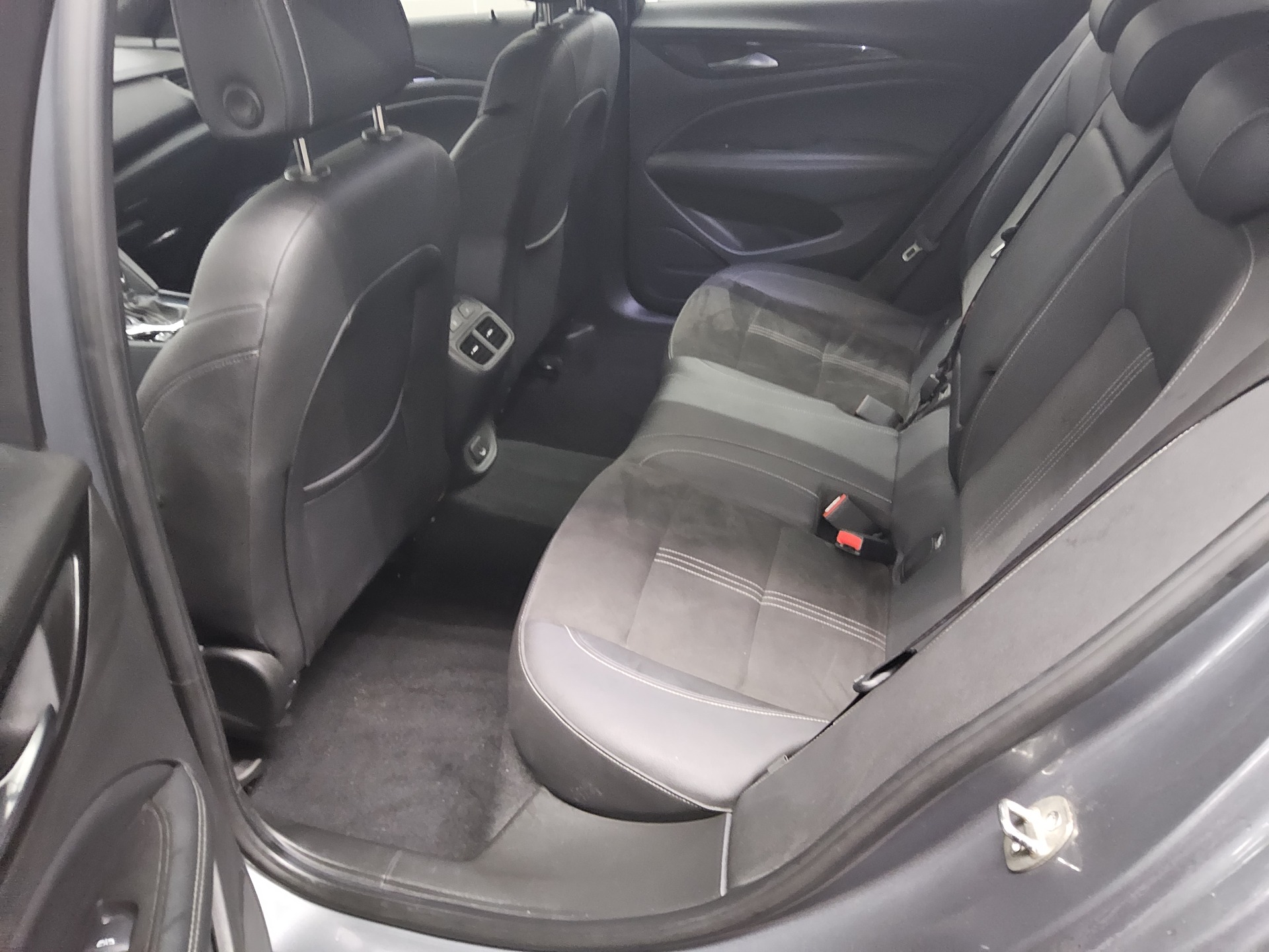 Opel Insignia ST 2.0 D Business Elegance Navi LED 12