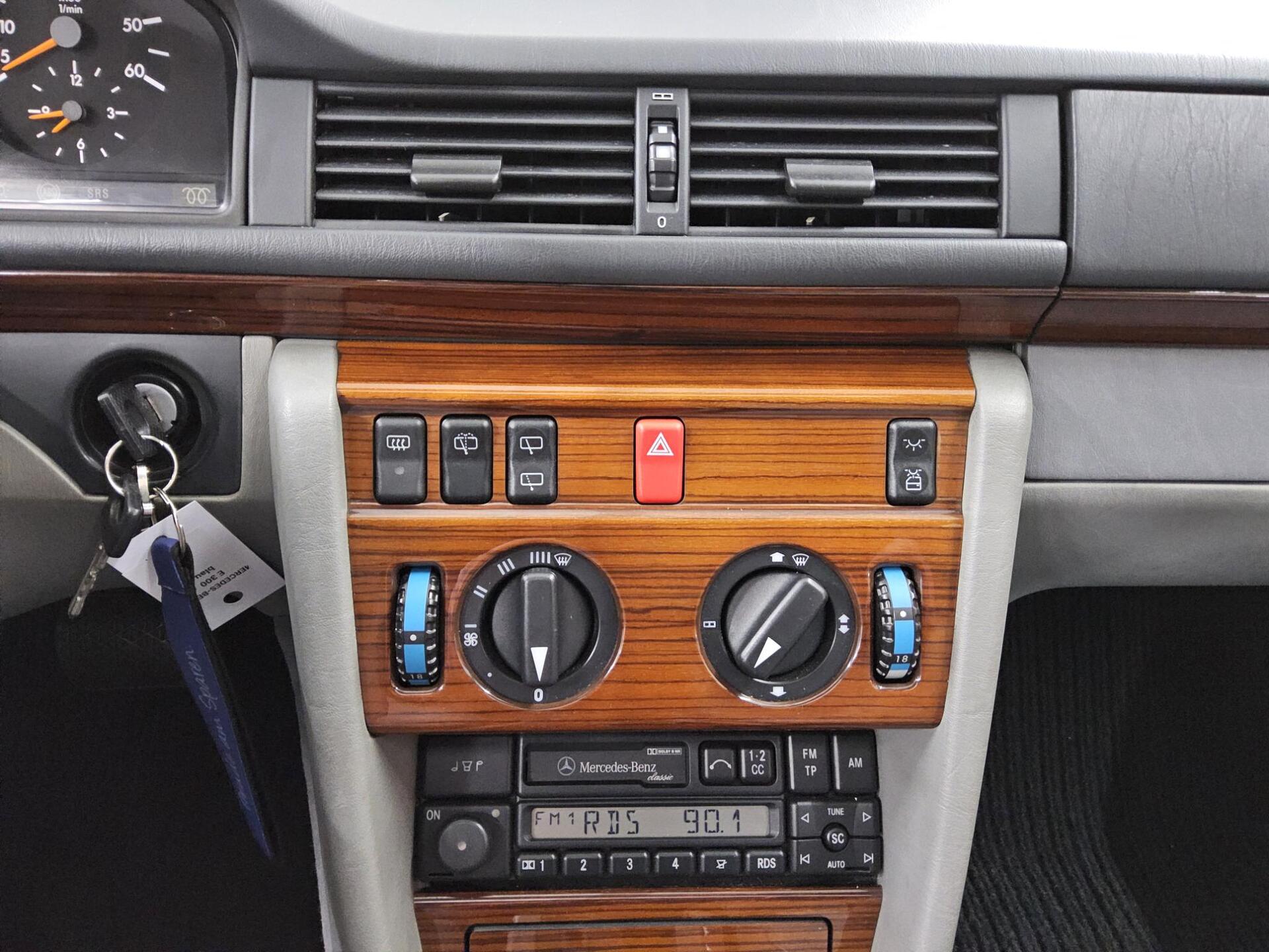 Mercedes-Benz E 300 T-Modell W124 Scheckheftgepflegt 2.Hand SD 7