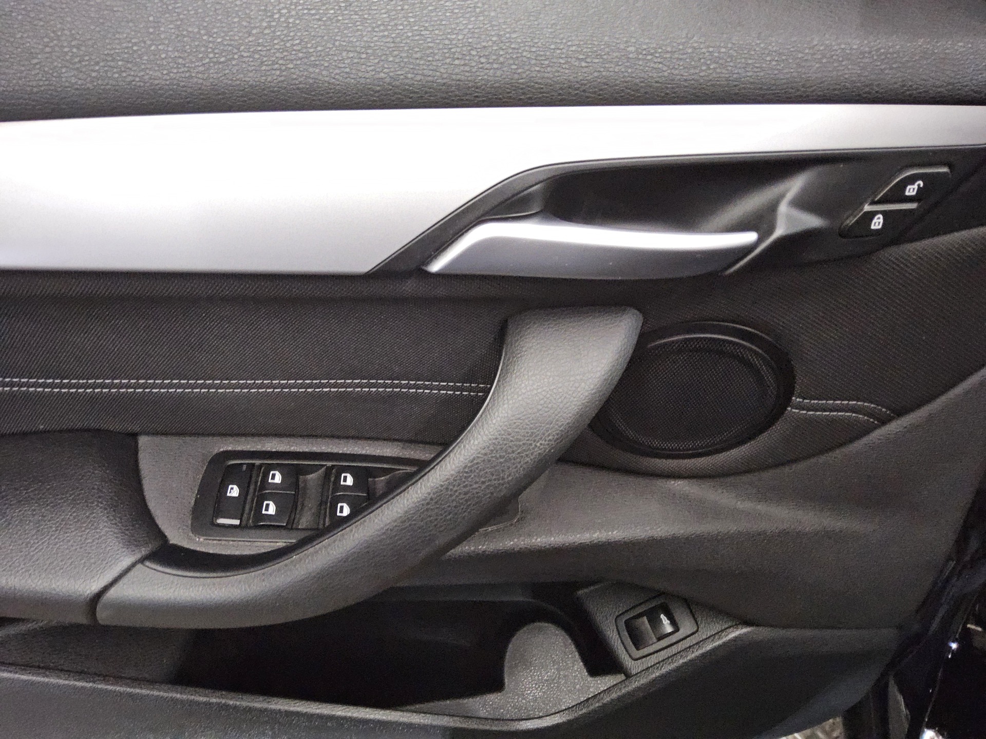 BMW X1 xDrive20d Advantage Navi LED Pano HiFi AHK 9