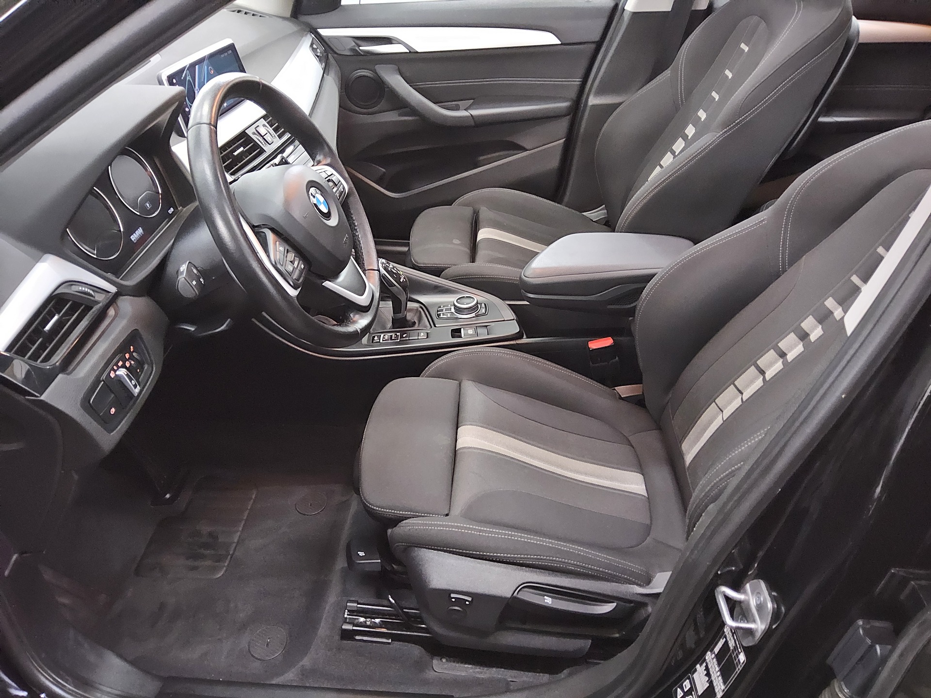 BMW X1 xDrive20d Advantage Navi LED Pano HiFi AHK 8