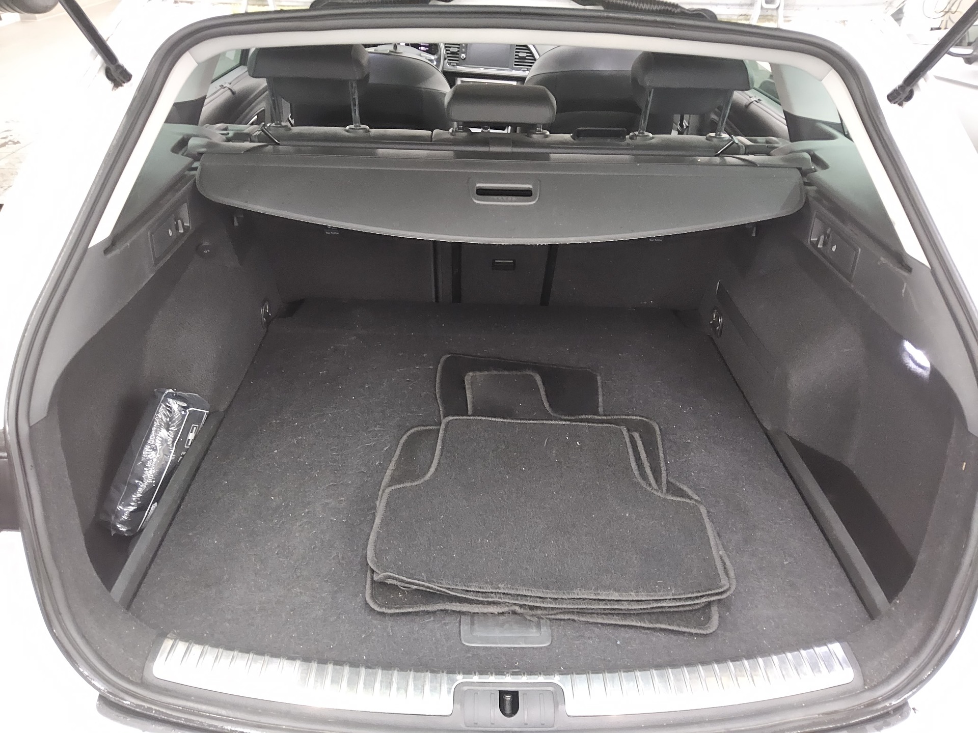 Seat Leon Sportstourer 1.5 TSI Xcellence Navi LED ACC 12