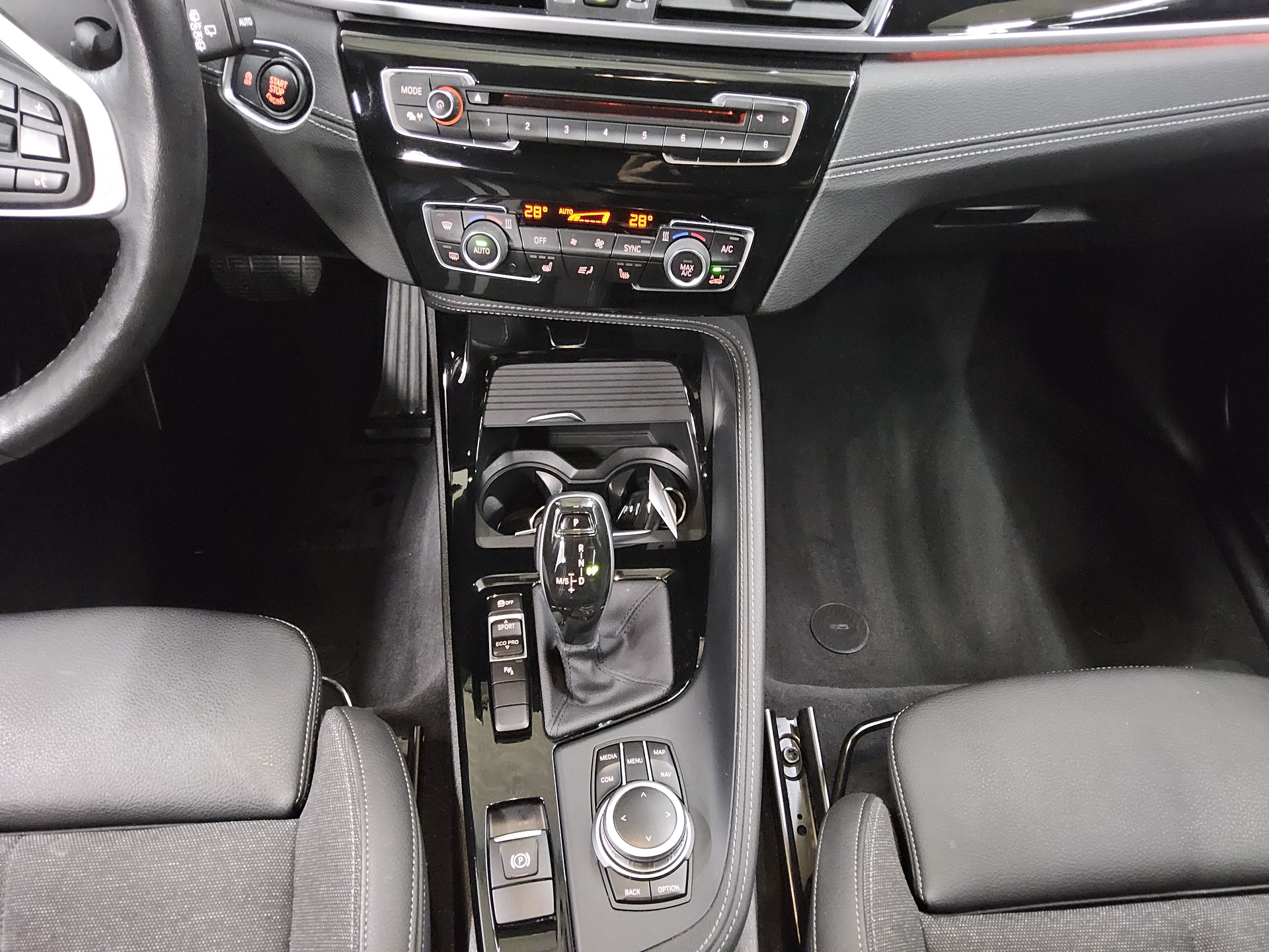 BMW X1 sDrive20d Sport-Line Navi LED HiFi RfK AHK 6