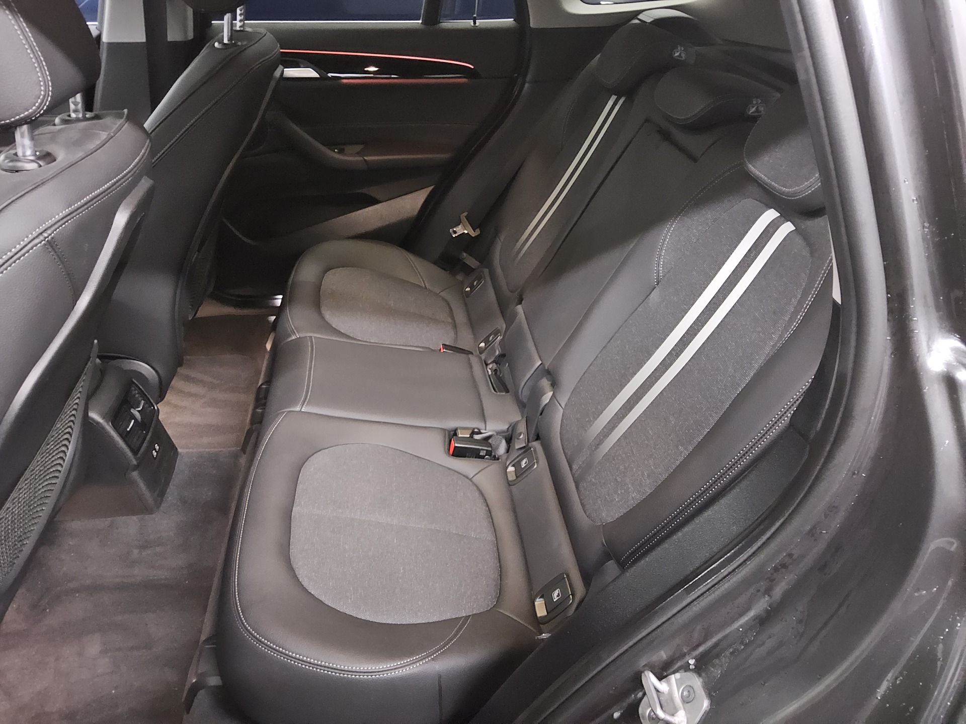 BMW X1 sDrive20d Sport-Line Navi LED HiFi RfK AHK 13