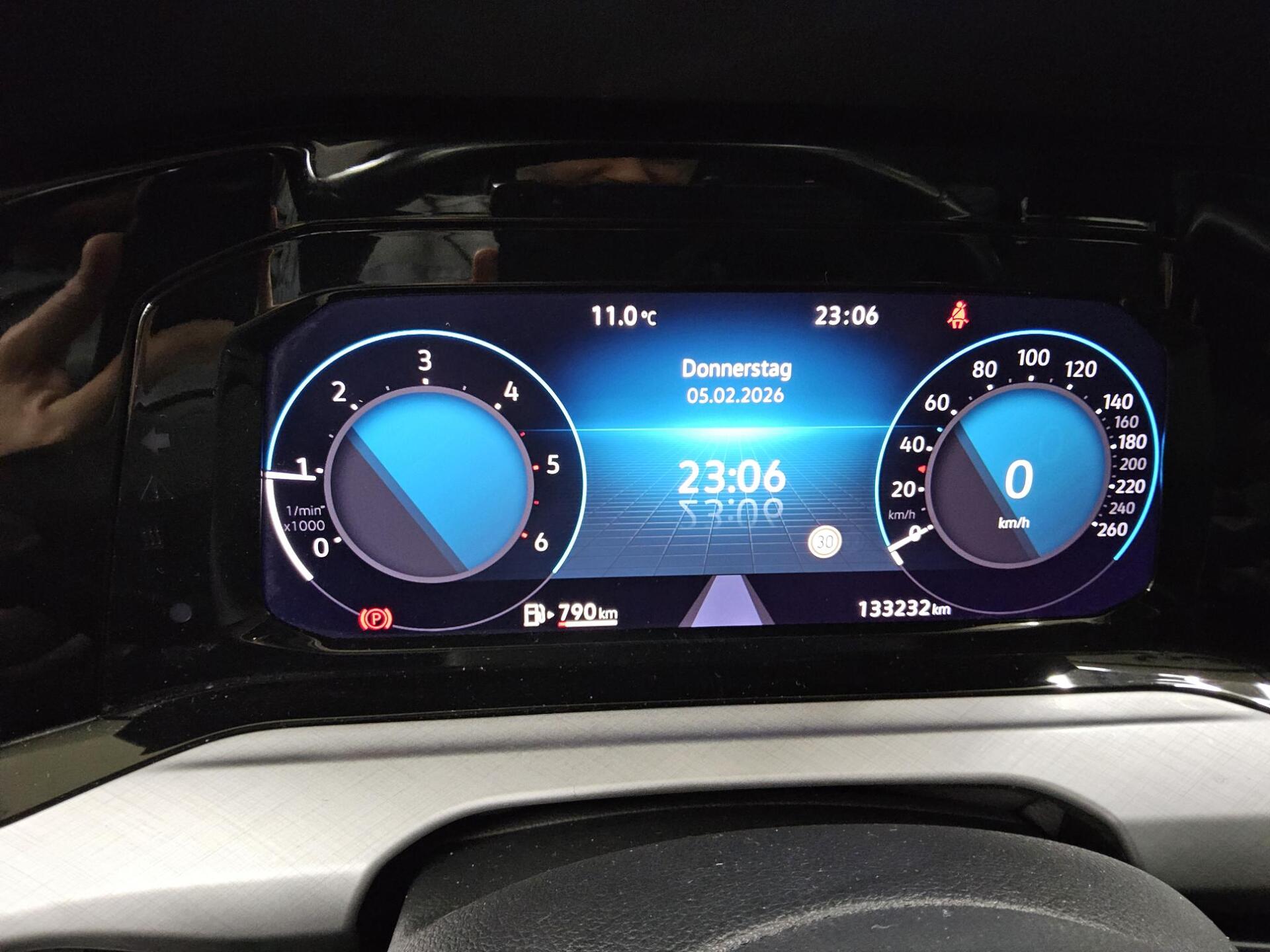 Volkswagen Golf-8 2.0 TDI Life Navi DC LED Shz ACC PDC AHK 8