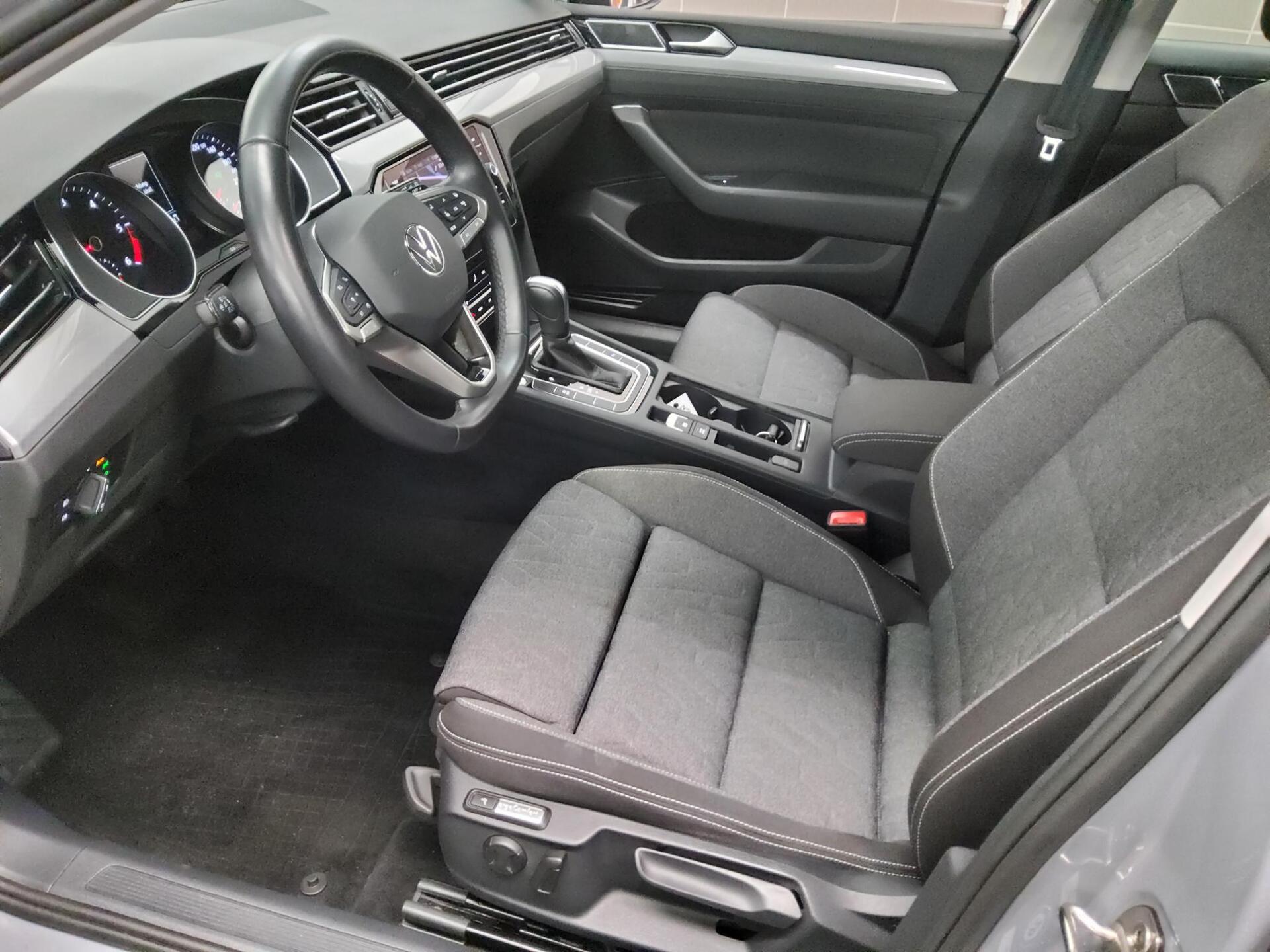 Volkswagen Passat Var. 2.0 TDI Business Navi LED RfK AHK 8