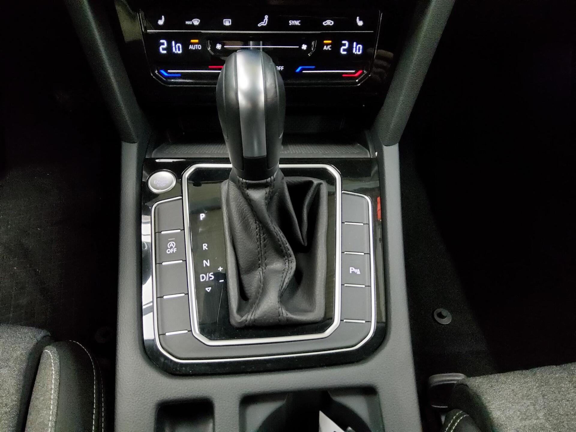 Volkswagen Passat Var. 2.0 TDI Business Navi LED RfK AHK 6