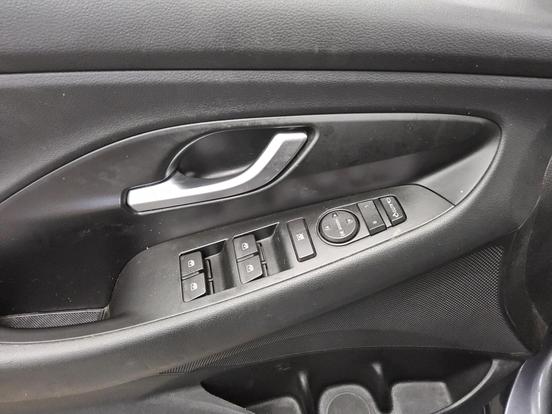 Hyundai i30 1.4 T-GDI N-Line Navi RfK Shz PDC Tempomat 9