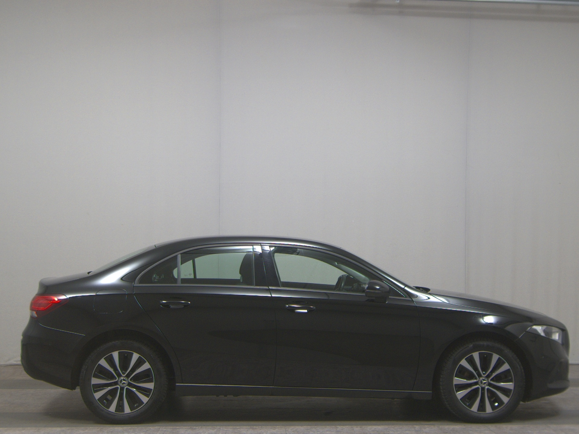 Mercedes-Benz A 250 Lim. e Navi MBUX PDC SHZ Tempomat