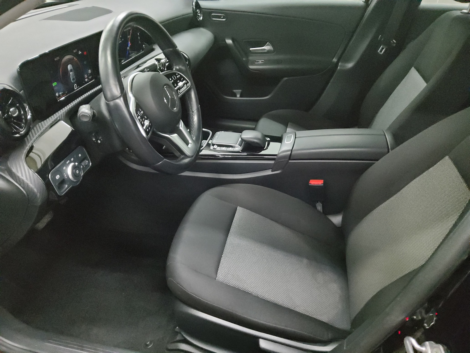 Mercedes-Benz A 250 Lim. e Navi MBUX PDC SHZ Tempomat 9