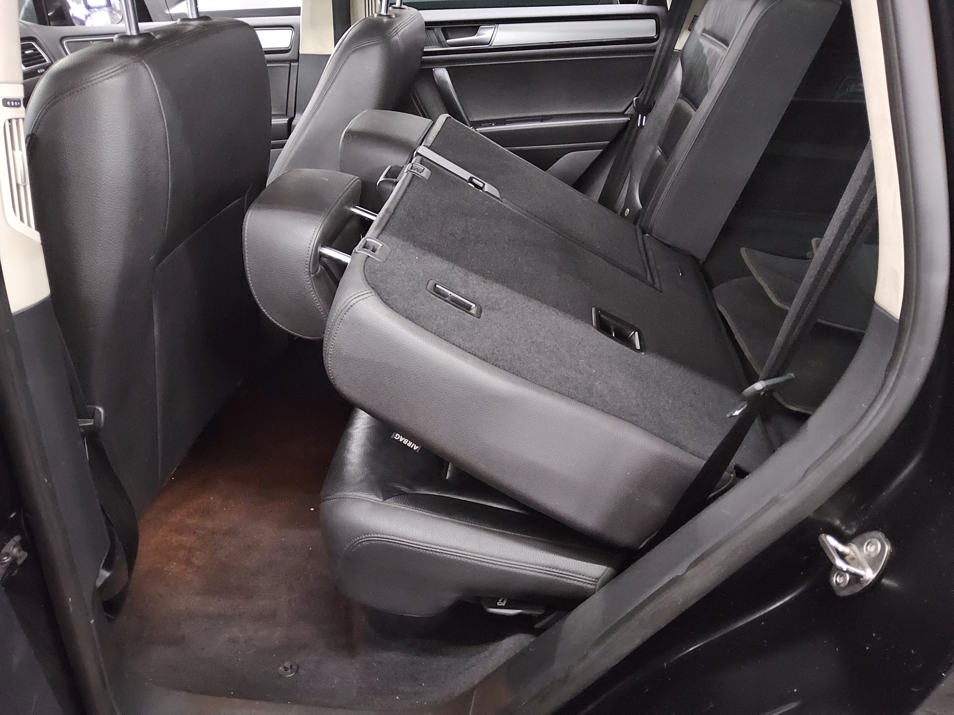 Volkswagen Touareg 3.0 TDI 4M R-Line Luft Leder Navi AHK 12