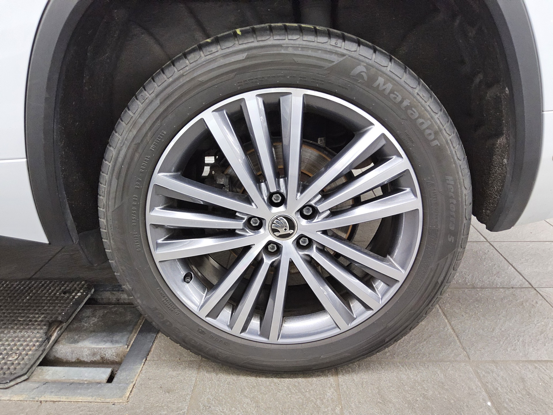 Skoda Kodiaq 2.0 TDI 4x4 L&K DCC Leder Pano vc StHzg 11