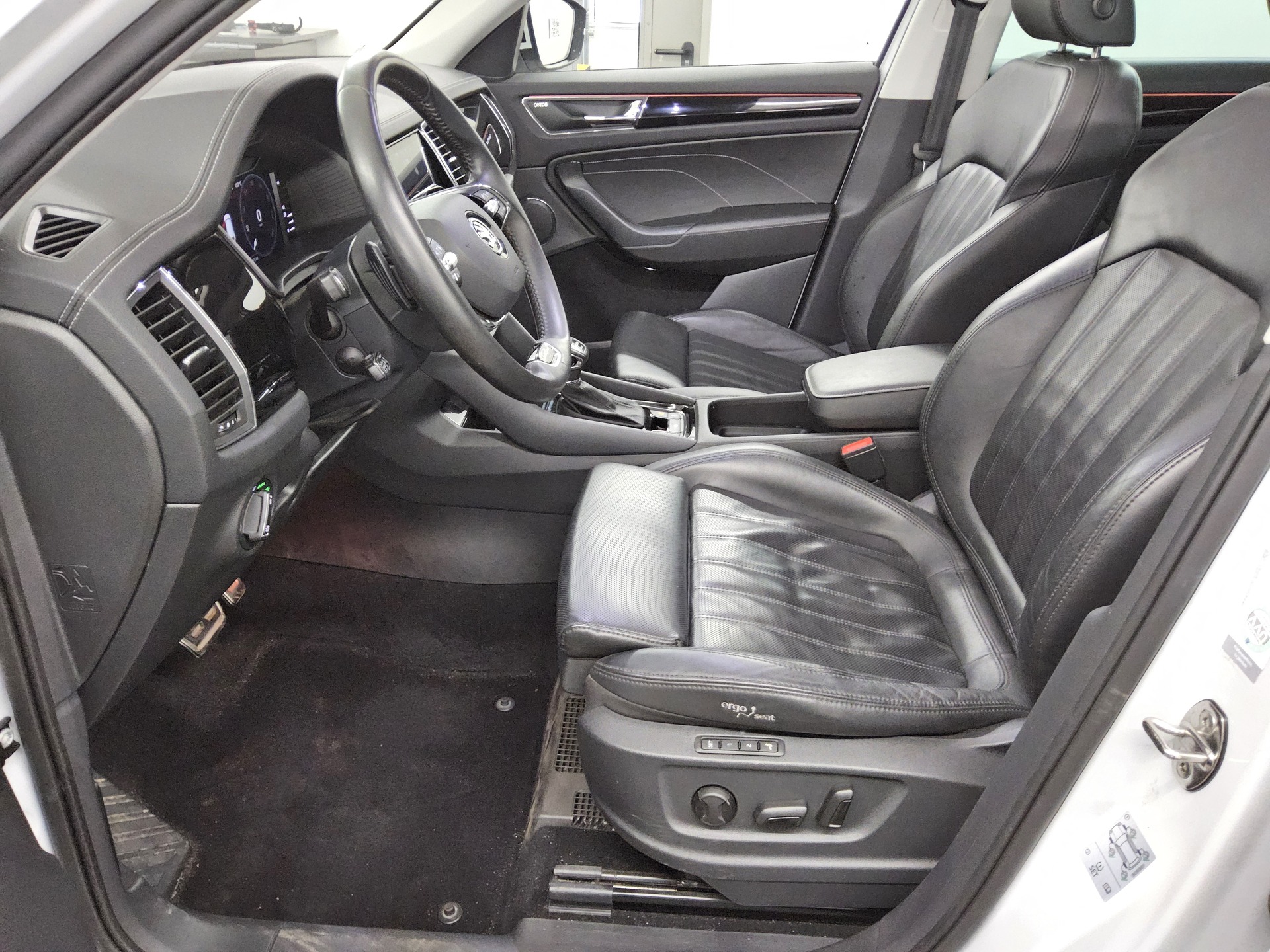 Skoda Kodiaq 2.0 TDI 4x4 L&K DCC Leder Pano vc StHzg 9