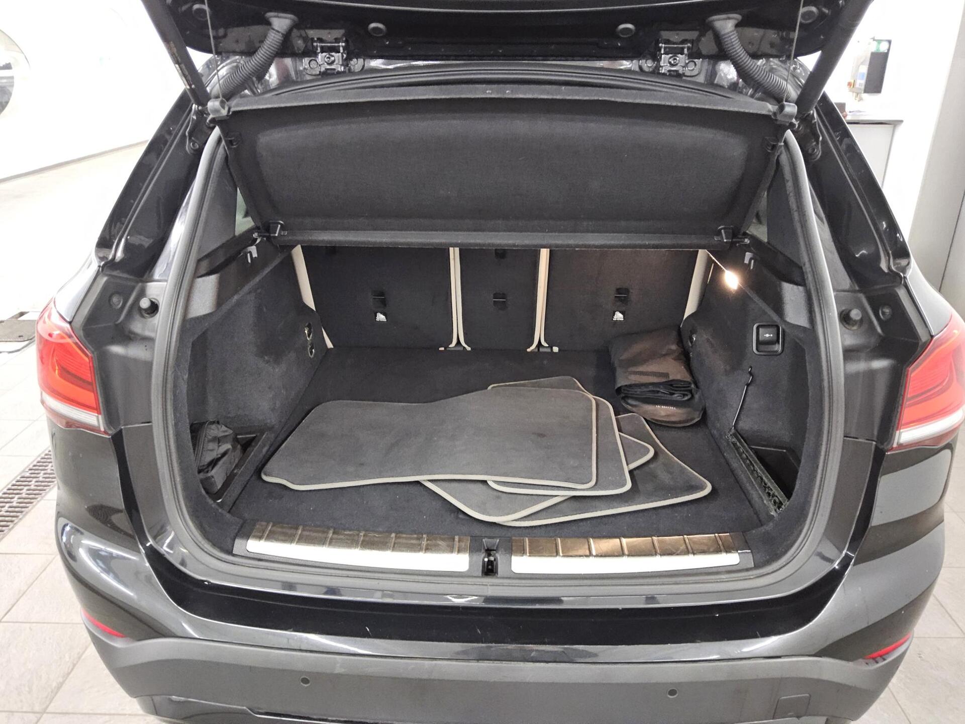 BMW X1 xDrive20d X-Line Leder Pano H-K Navi+ HuD LED 11