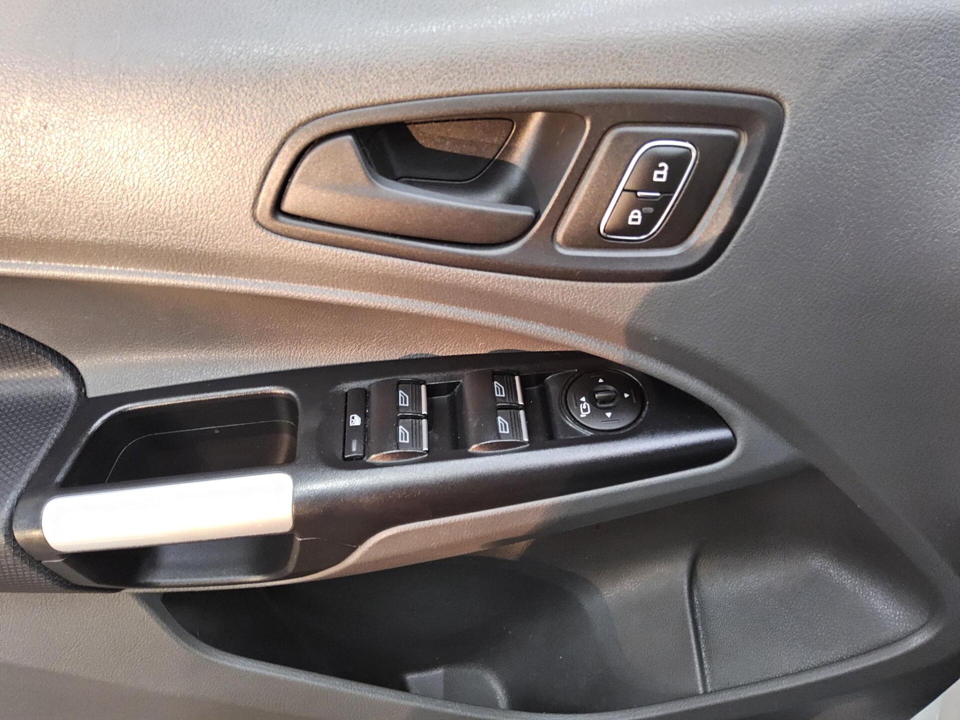 Ford Grand Tourneo Connect 1.5 EB Trend Navi RfK AHK 9