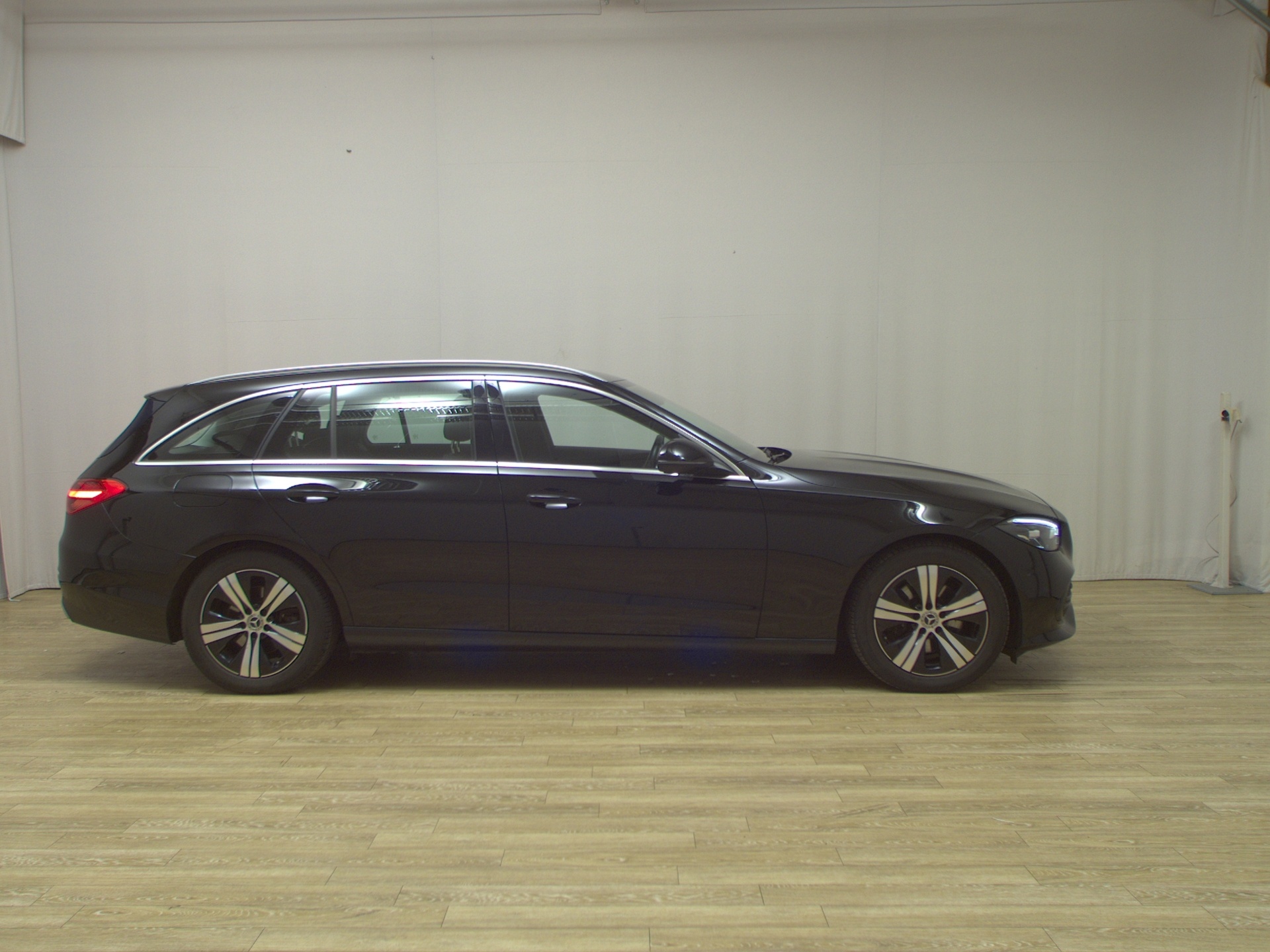 Mercedes-Benz C 220 T d Avantgarde Navi LED RfK Shz Tempomat