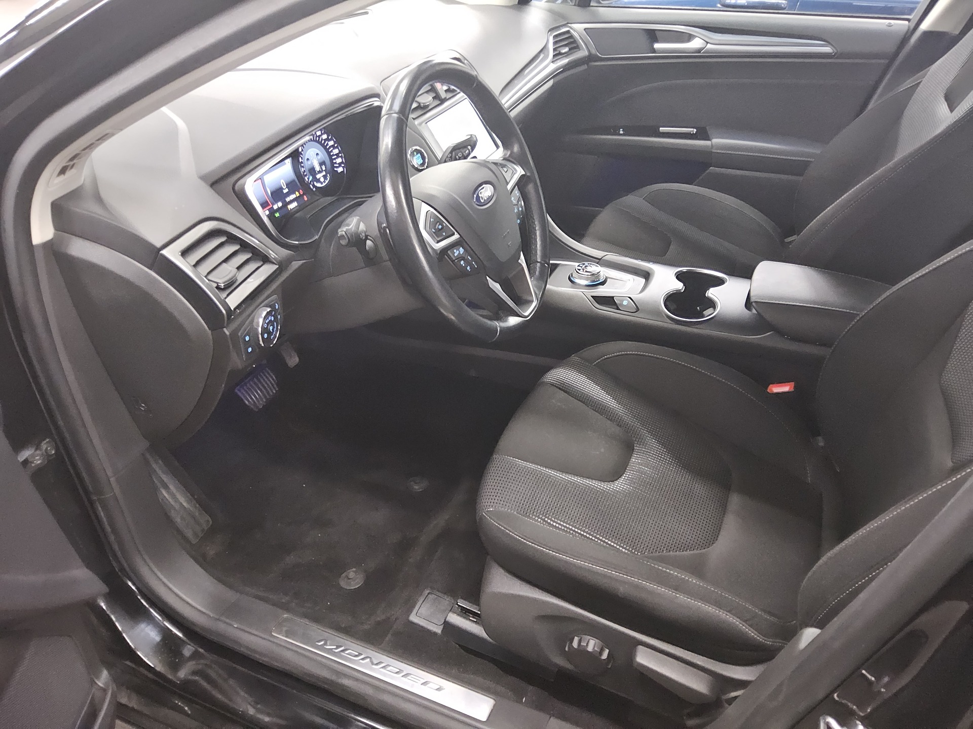 Ford Mondeo 2.0 EB Titanium Navi Rfk AHK DAB 8