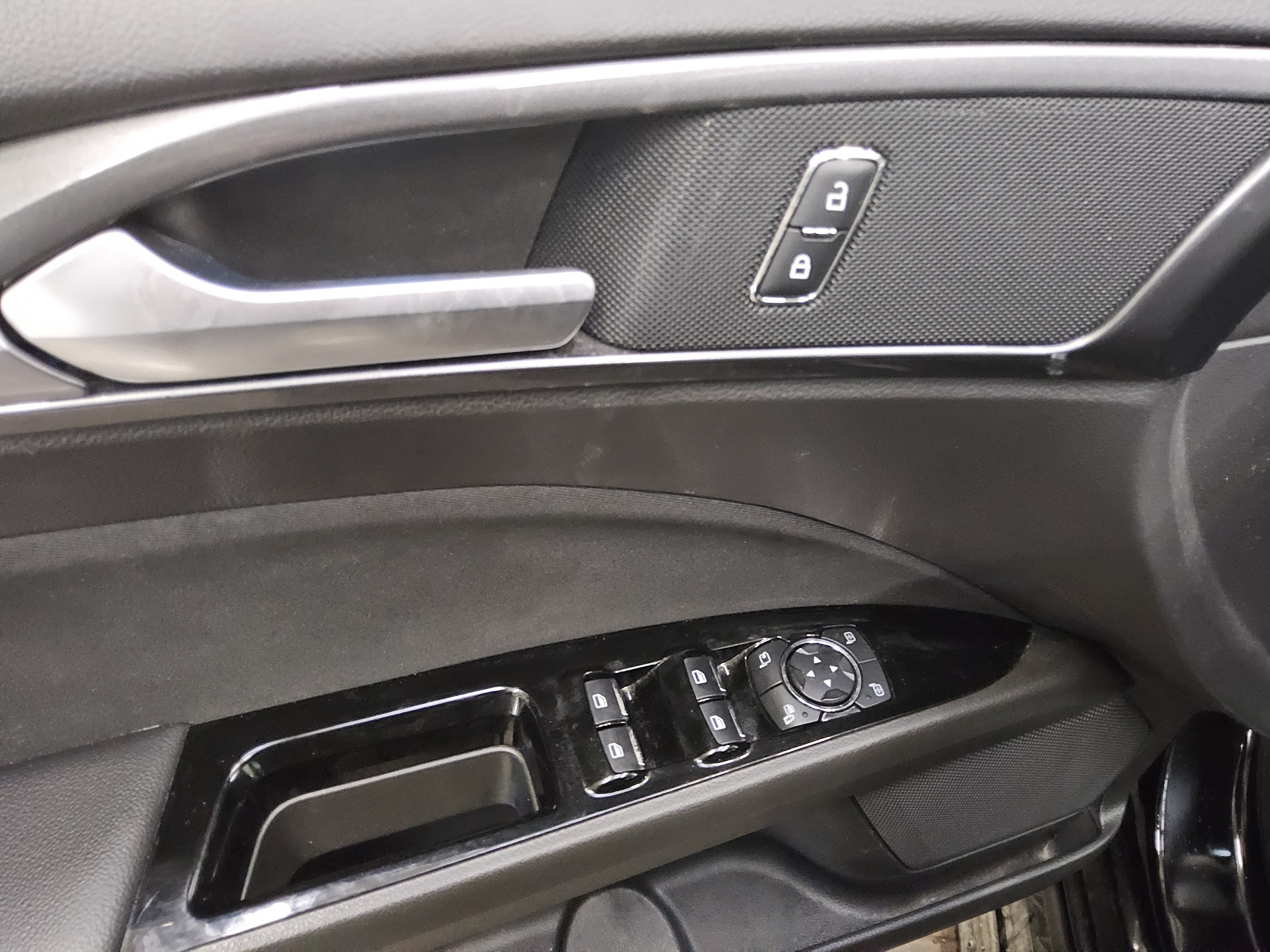 Ford Mondeo 2.0 EB Titanium Navi Rfk AHK DAB 9