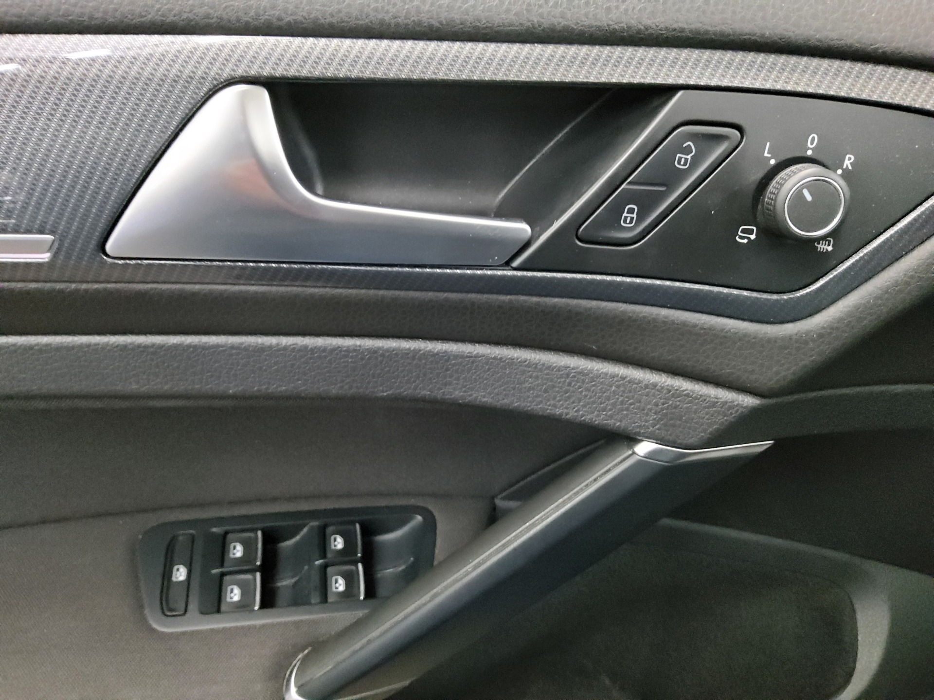 Volkswagen Golf-7 Var. 2.0 TDI R-Line LED AHK RfK ACC 9