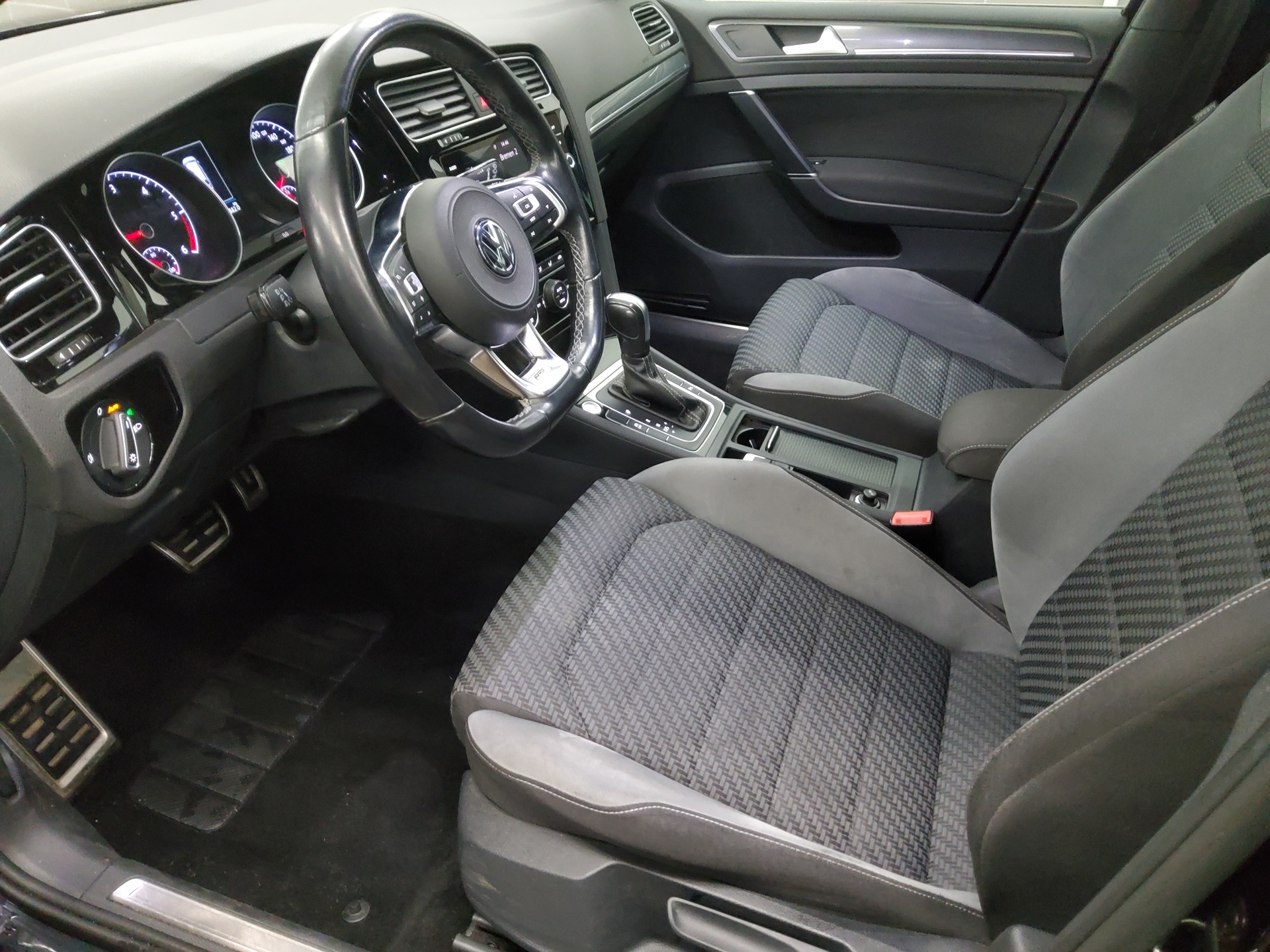 Volkswagen Golf-7 Var. 2.0 TDI R-Line LED AHK RfK ACC 8