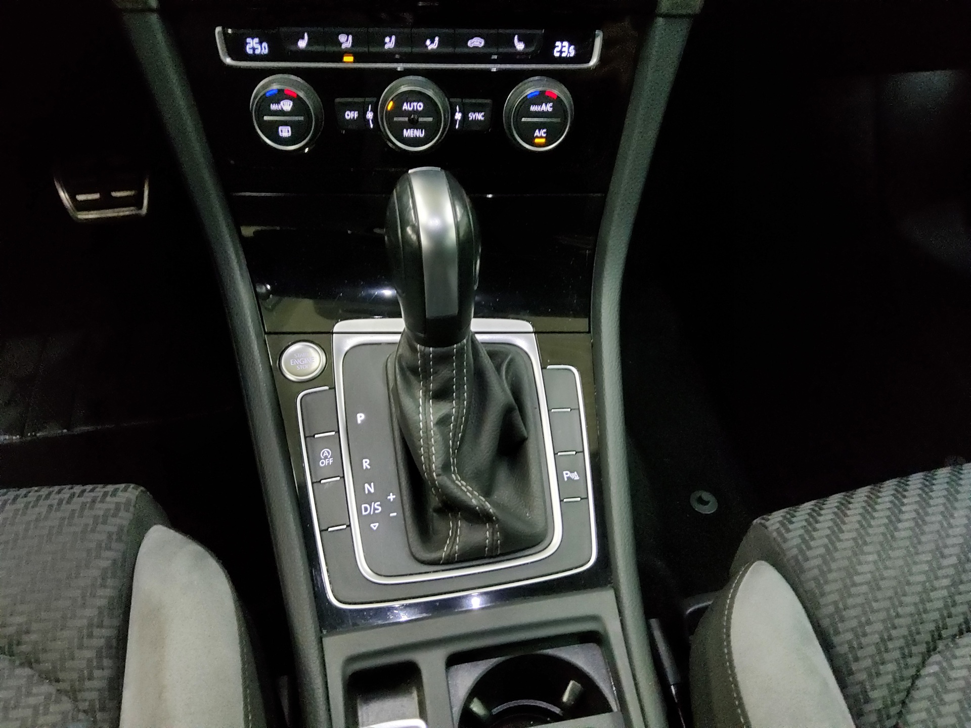 Volkswagen Golf-7 Var. 2.0 TDI R-Line LED AHK RfK ACC 6