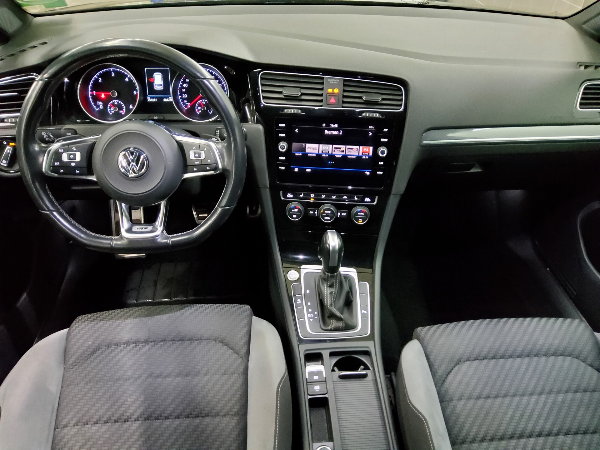 Volkswagen Golf-7 Var. 2.0 TDI R-Line LED AHK RfK ACC 5