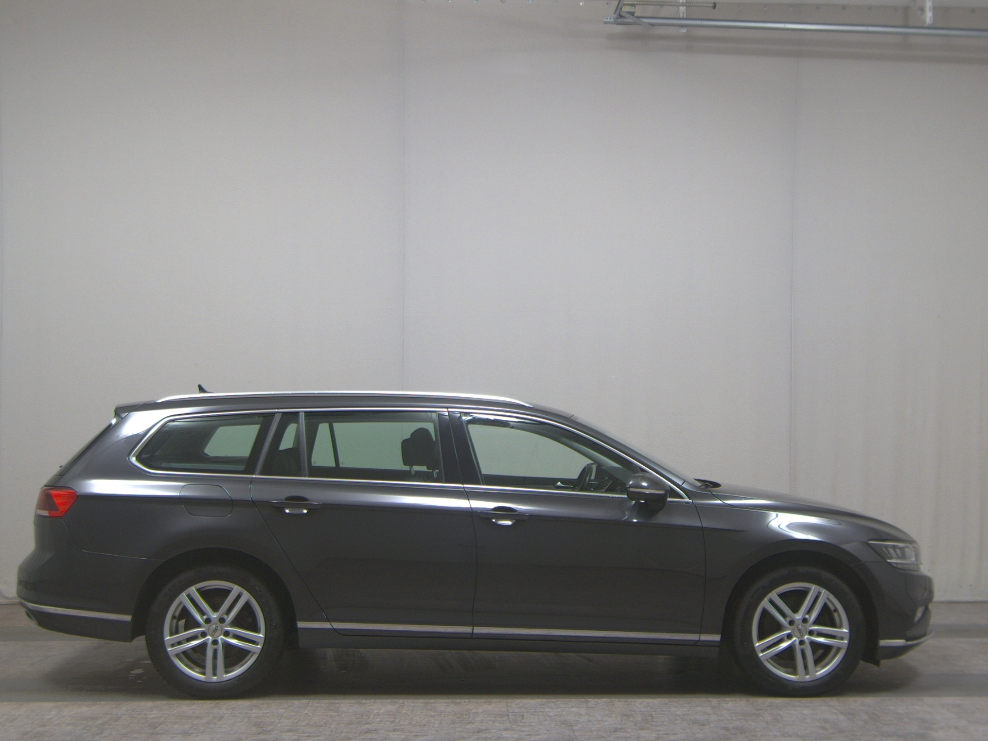 Volkswagen Passat Var. 2.0 TDI Elegance AHK DC Navi LED RFK