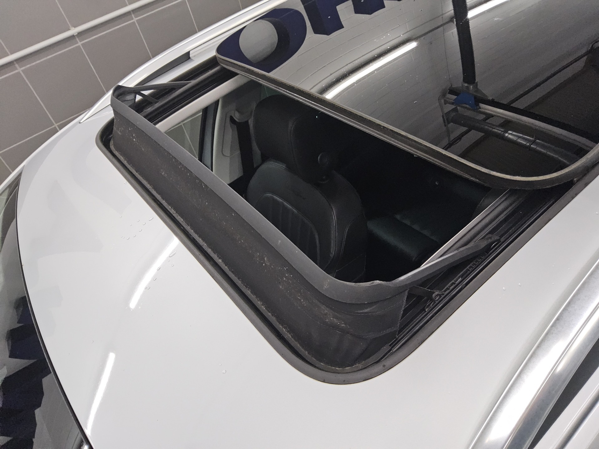 Skoda Superb Kombi 2.0 TDI L&K Leder Navi Xenon Pano 12