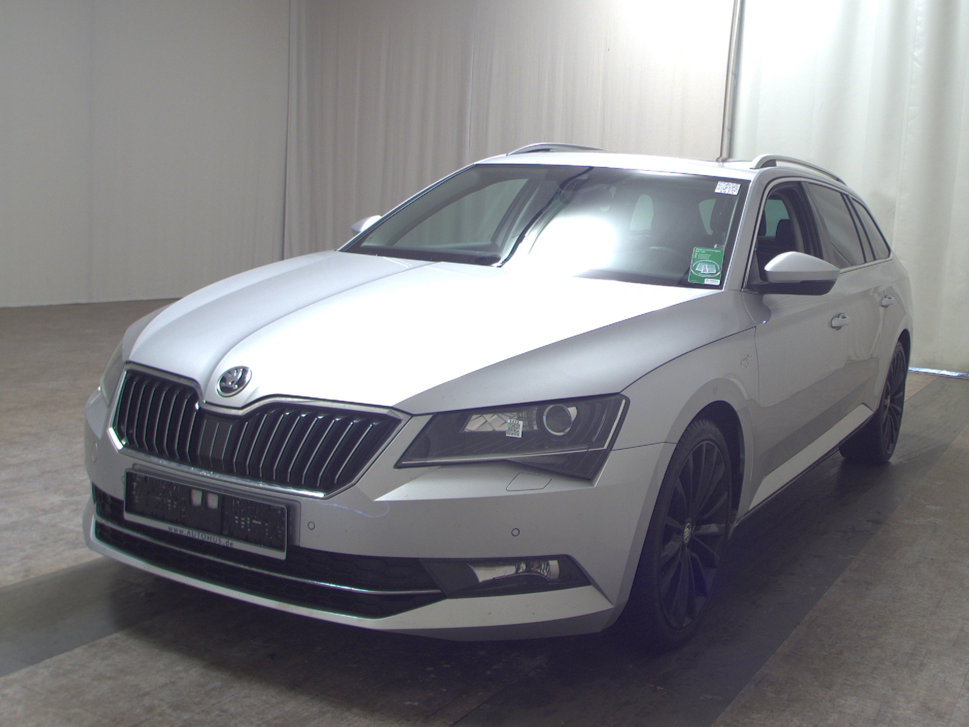 Skoda Superb Kombi 2.0 TDI L&K Leder Navi Xenon Pano 2