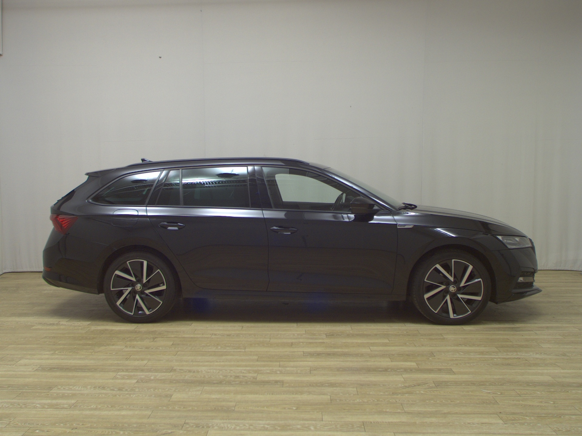 Skoda Octavia Kombi 2.0 TDI SportLine Navi LED RFK HuD