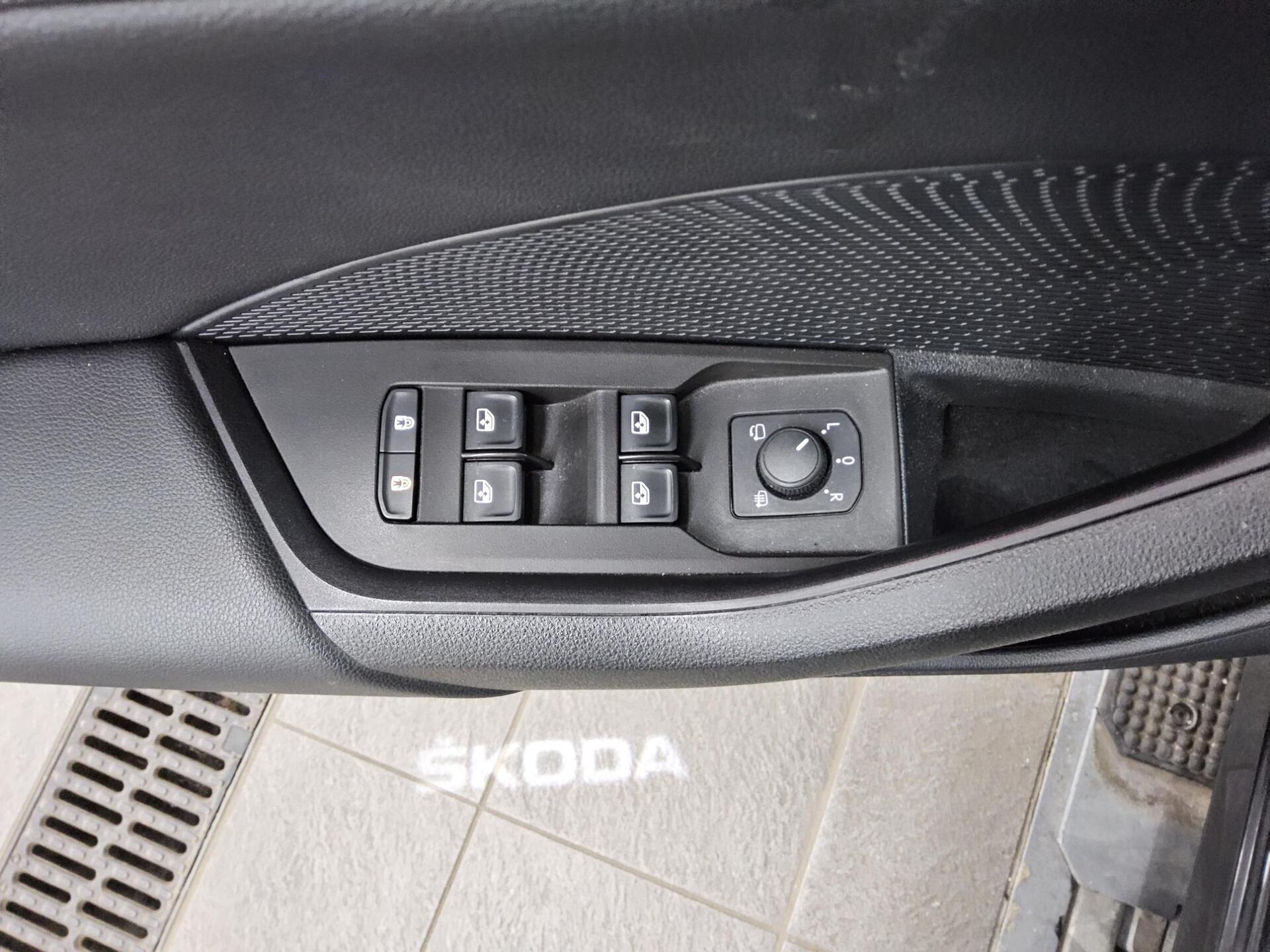 Skoda Octavia Kombi 2.0 TDI SportLine Navi LED RFK HuD 10