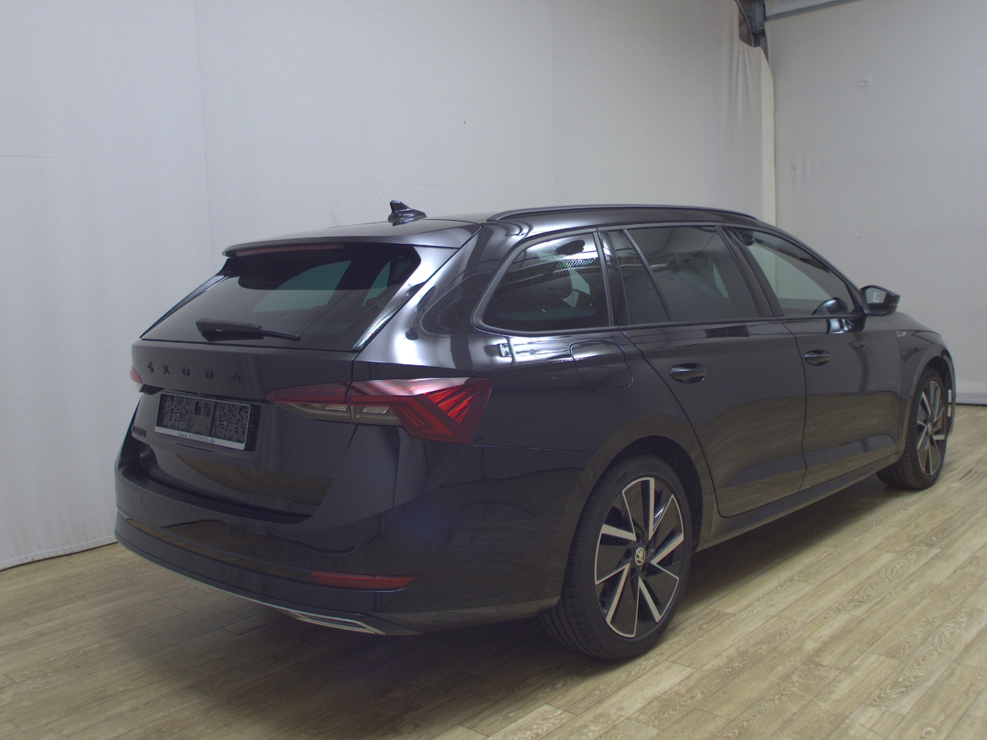 Skoda Octavia Kombi 2.0 TDI SportLine Navi LED RFK HuD 4