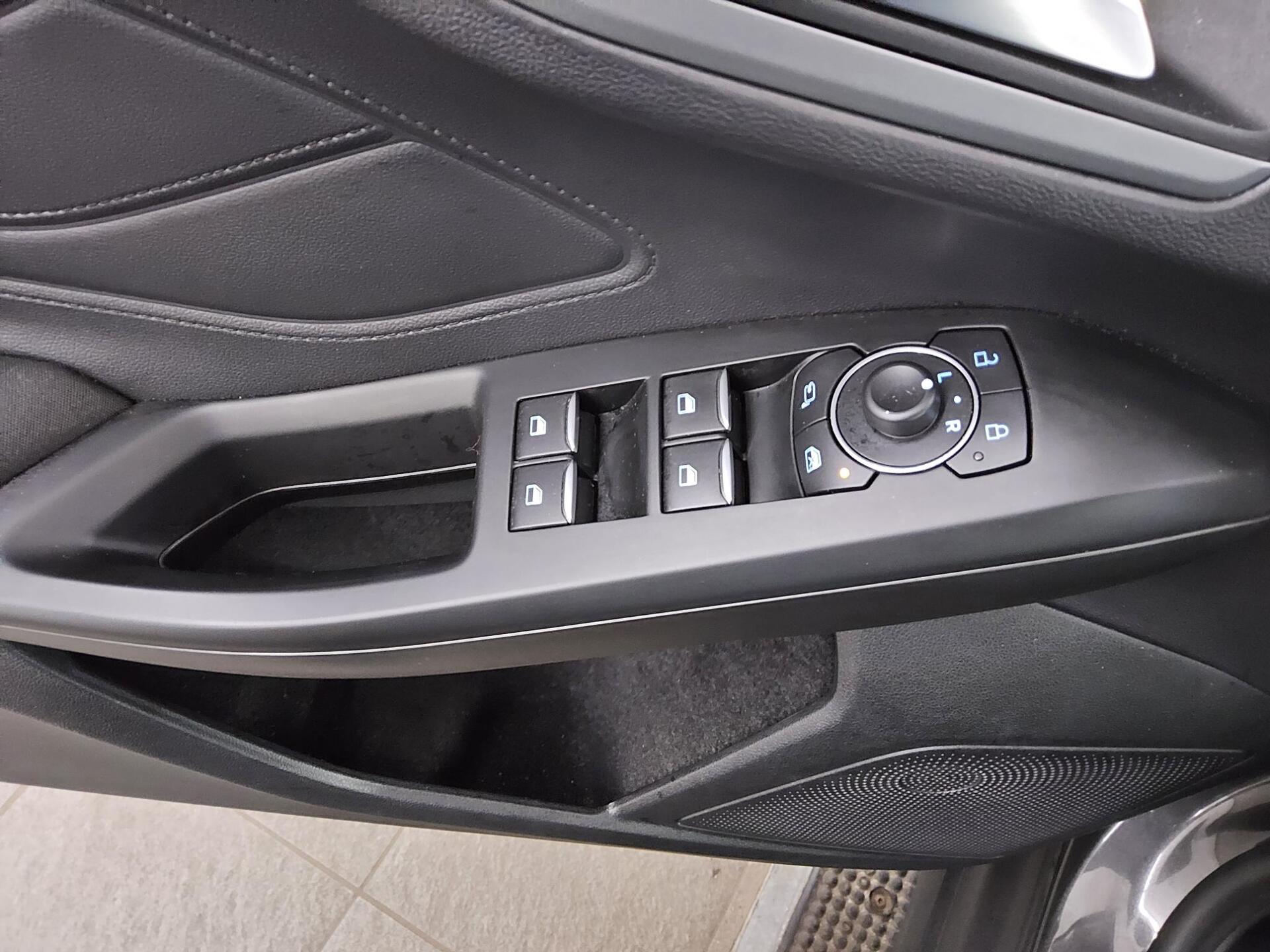 Ford Focus Turnier 1.5 EB Cool&Connect Navi LED DAB 9