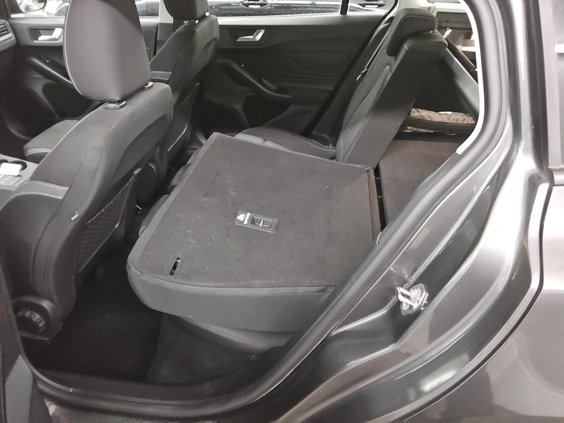 Ford Focus Turnier 1.5 EB Cool&Connect Navi LED DAB 12