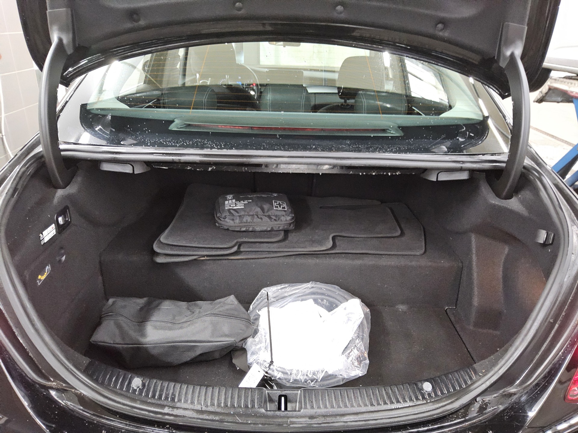 Mercedes-Benz C 300 de Avantgarde Navi LED AHK 12