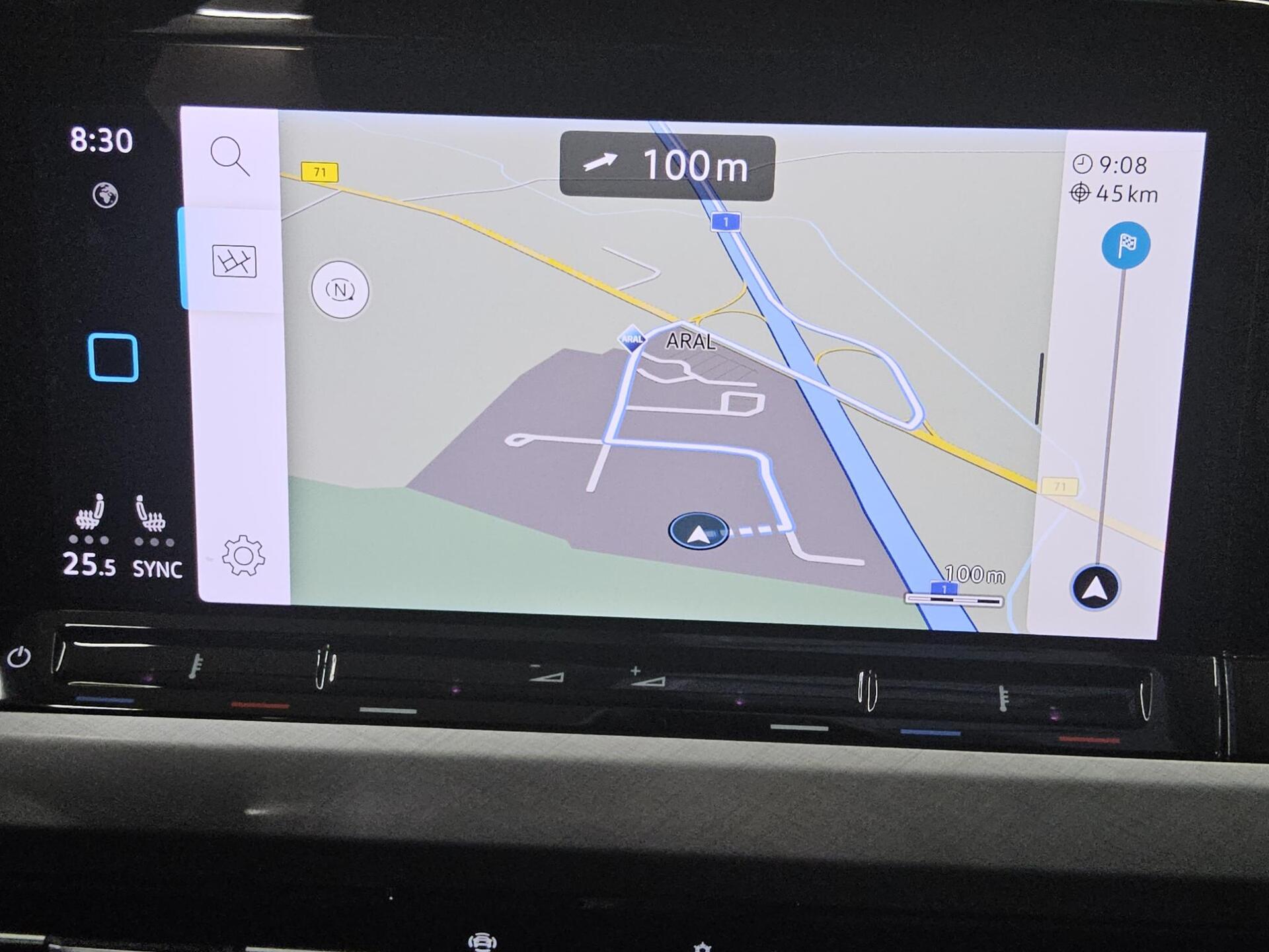 Volkswagen Golf-8 Var. 2.0 TDI Life Navi LED DC ACC Shz PDC 7