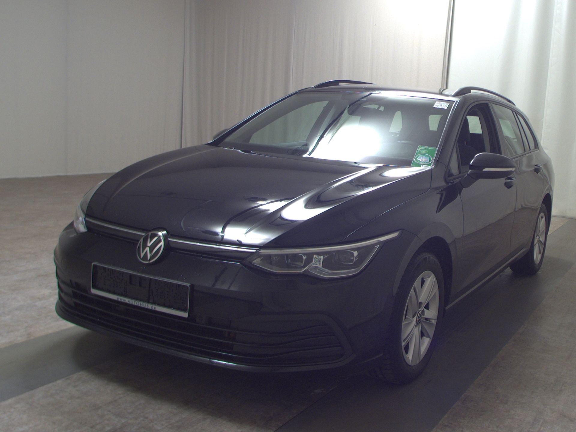 Volkswagen Golf-8 Var. 2.0 TDI Life Navi LED DC ACC Shz PDC 2