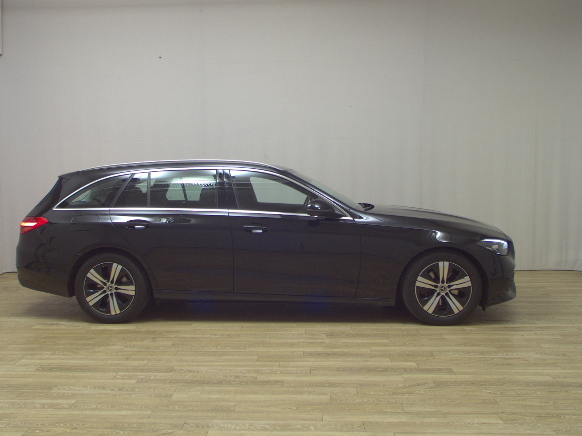 Mercedes-Benz C 200 T d Avantgarde Navi LED RfK AHK PDC Shz