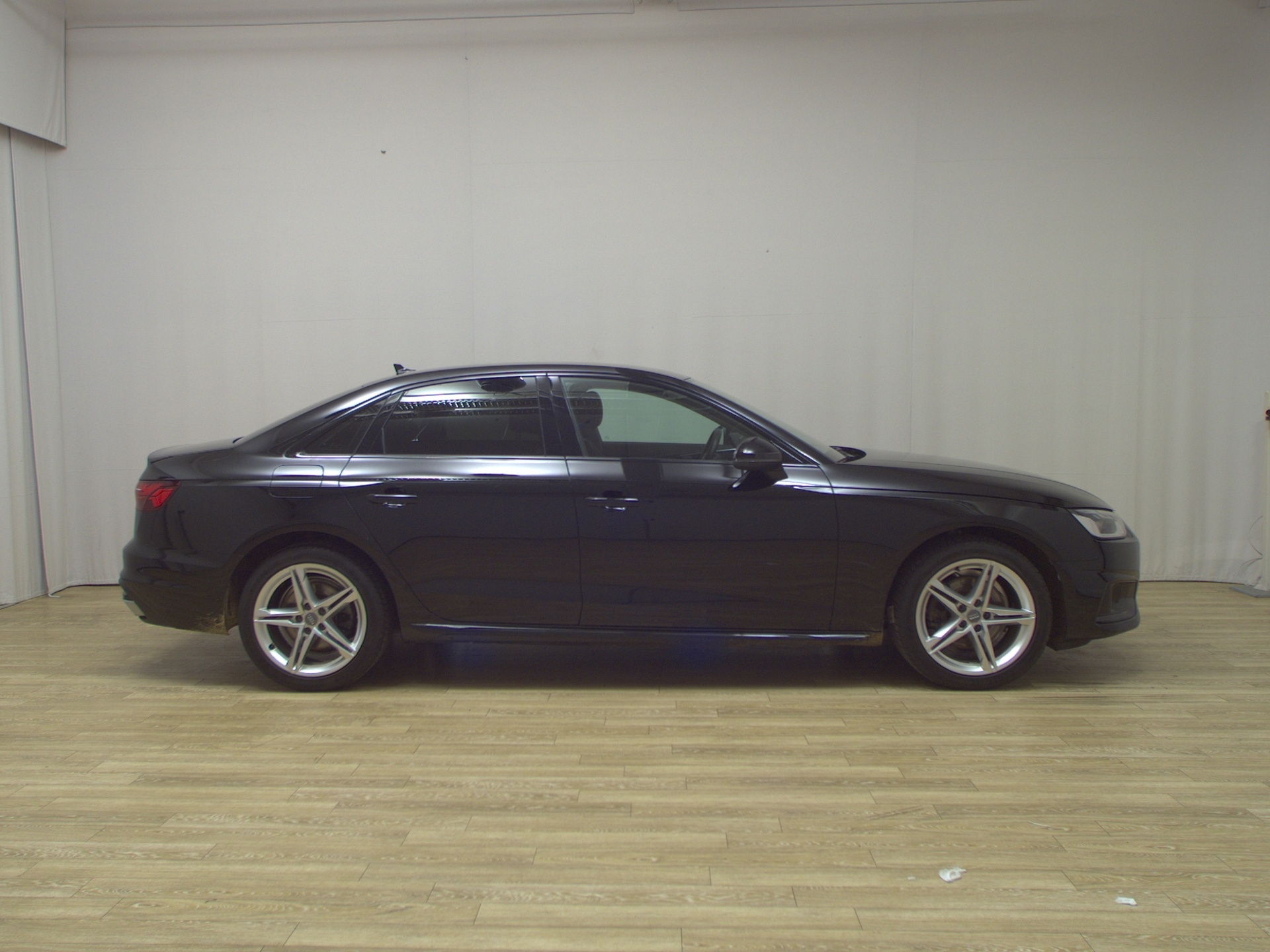 Audi A4 40 TFSI advanced LED Sportsitze Sound Shz PDC