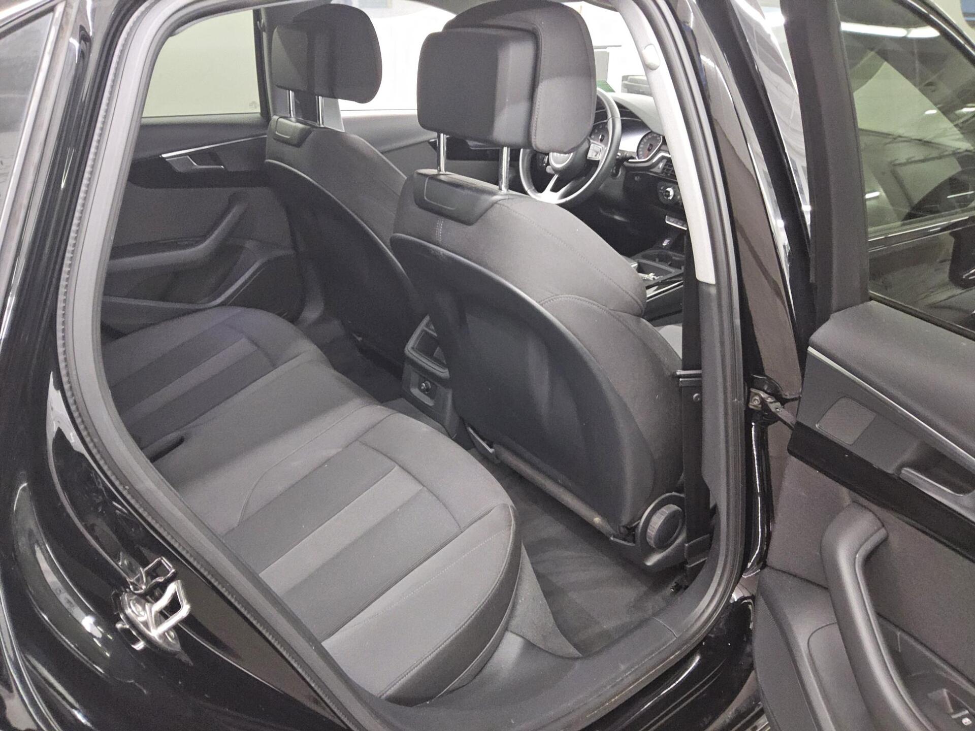 Audi A4 40 TFSI advanced LED Sportsitze Sound Shz PDC 13