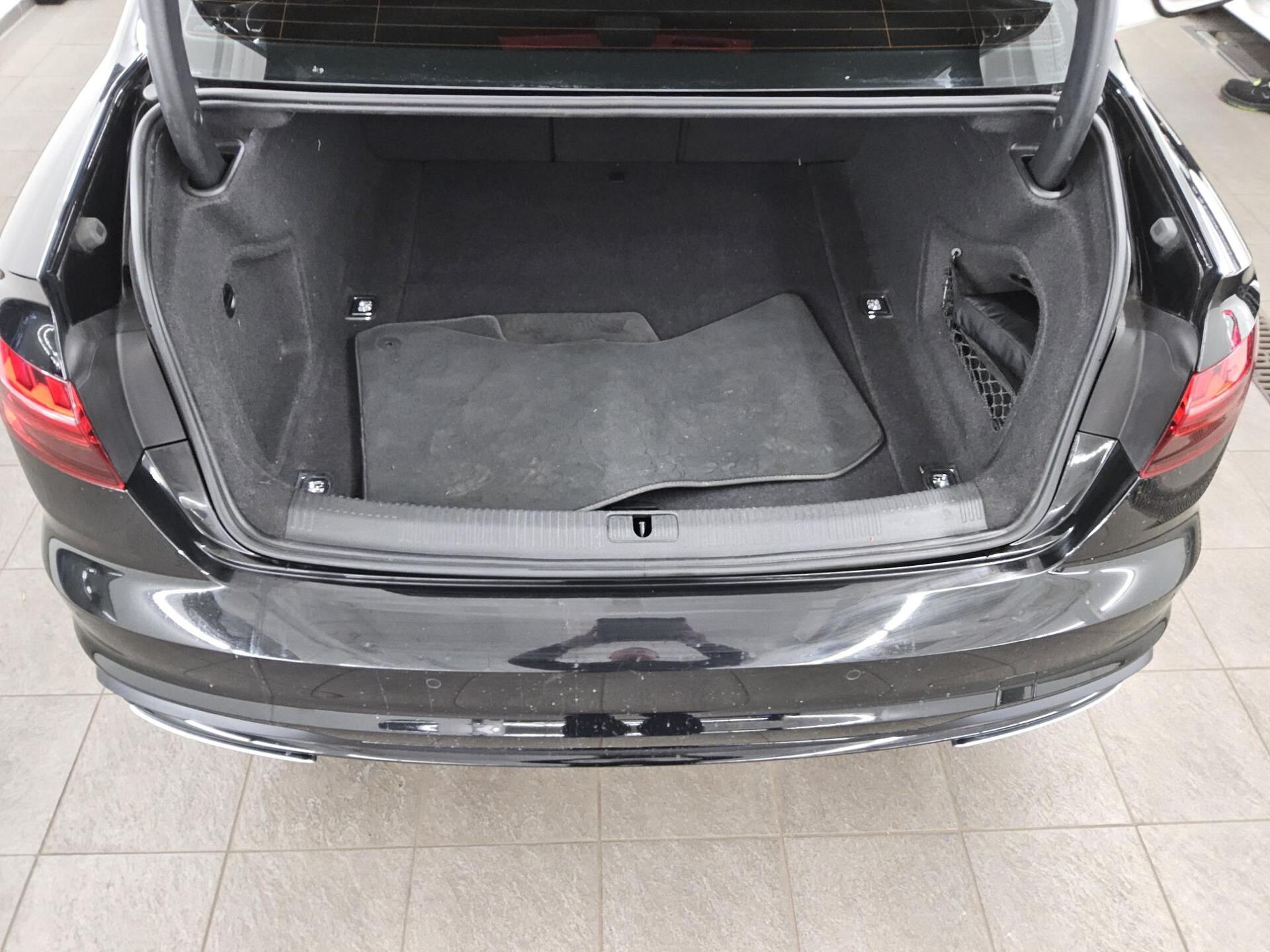 Audi A4 40 TFSI advanced LED Sportsitze Sound Shz PDC 11