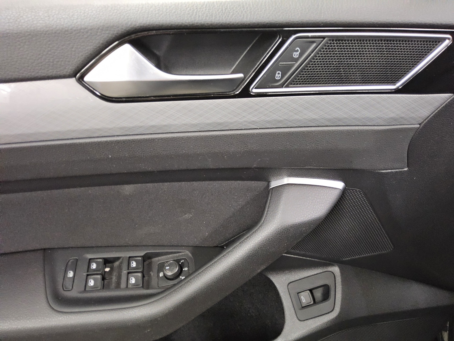 Volkswagen Passat Var. 2.0 TDI Business Navi IQ.Light AID 9