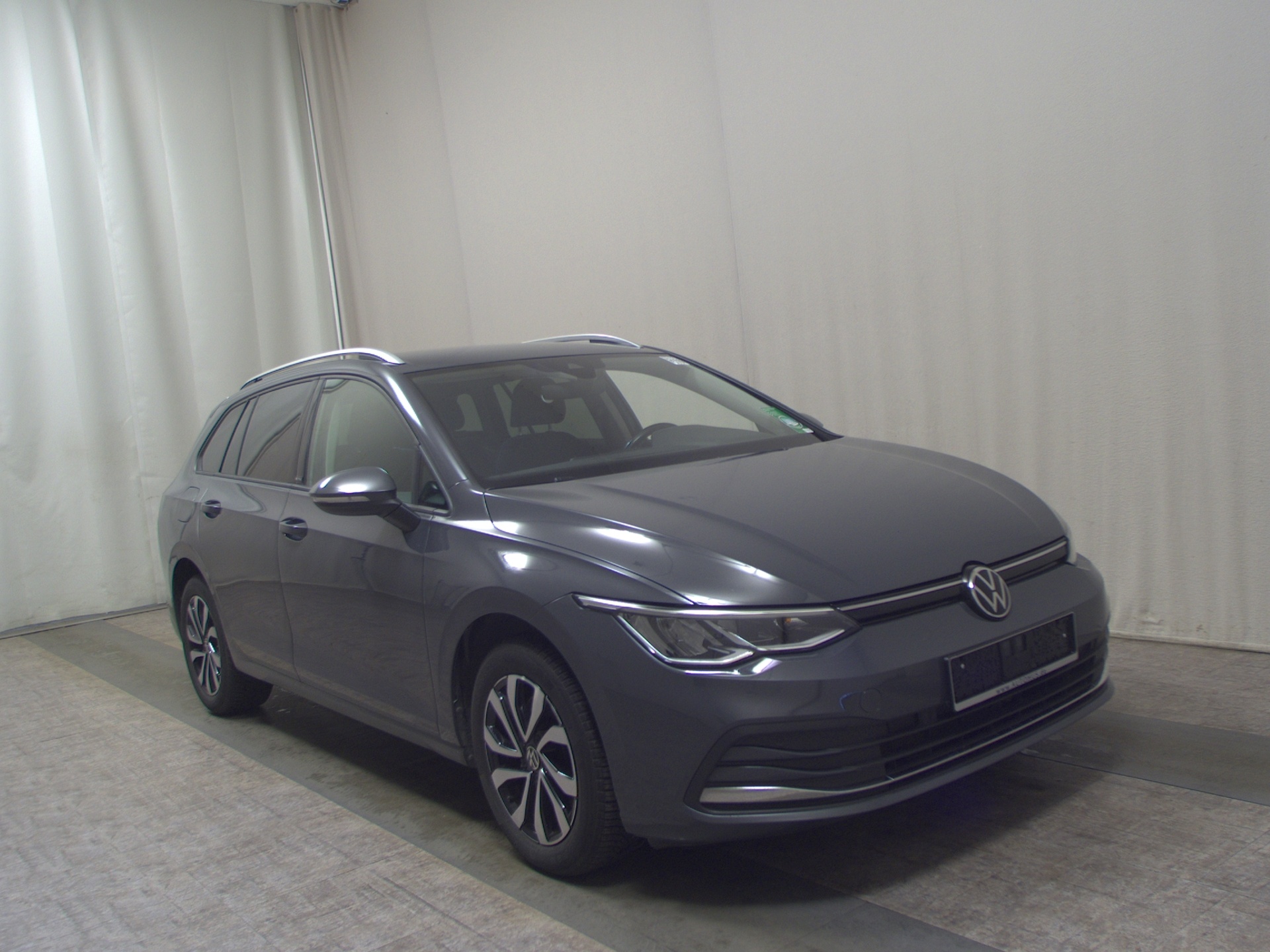 Volkswagen Golf-8 Var. 2.0 TDI Active Navi DC LED ACC 3