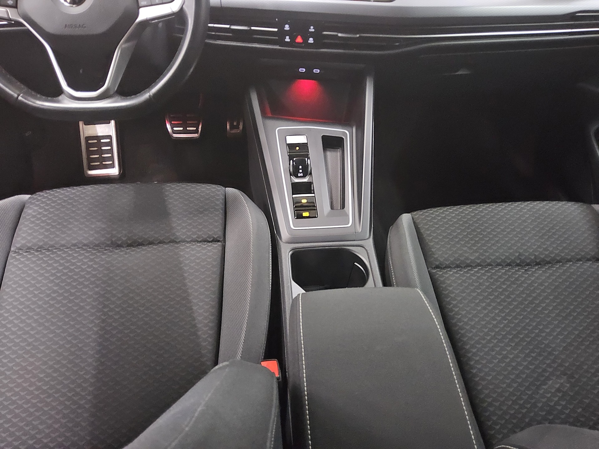 Volkswagen Golf-8 Var. 2.0 TDI Active Navi DC LED ACC 6