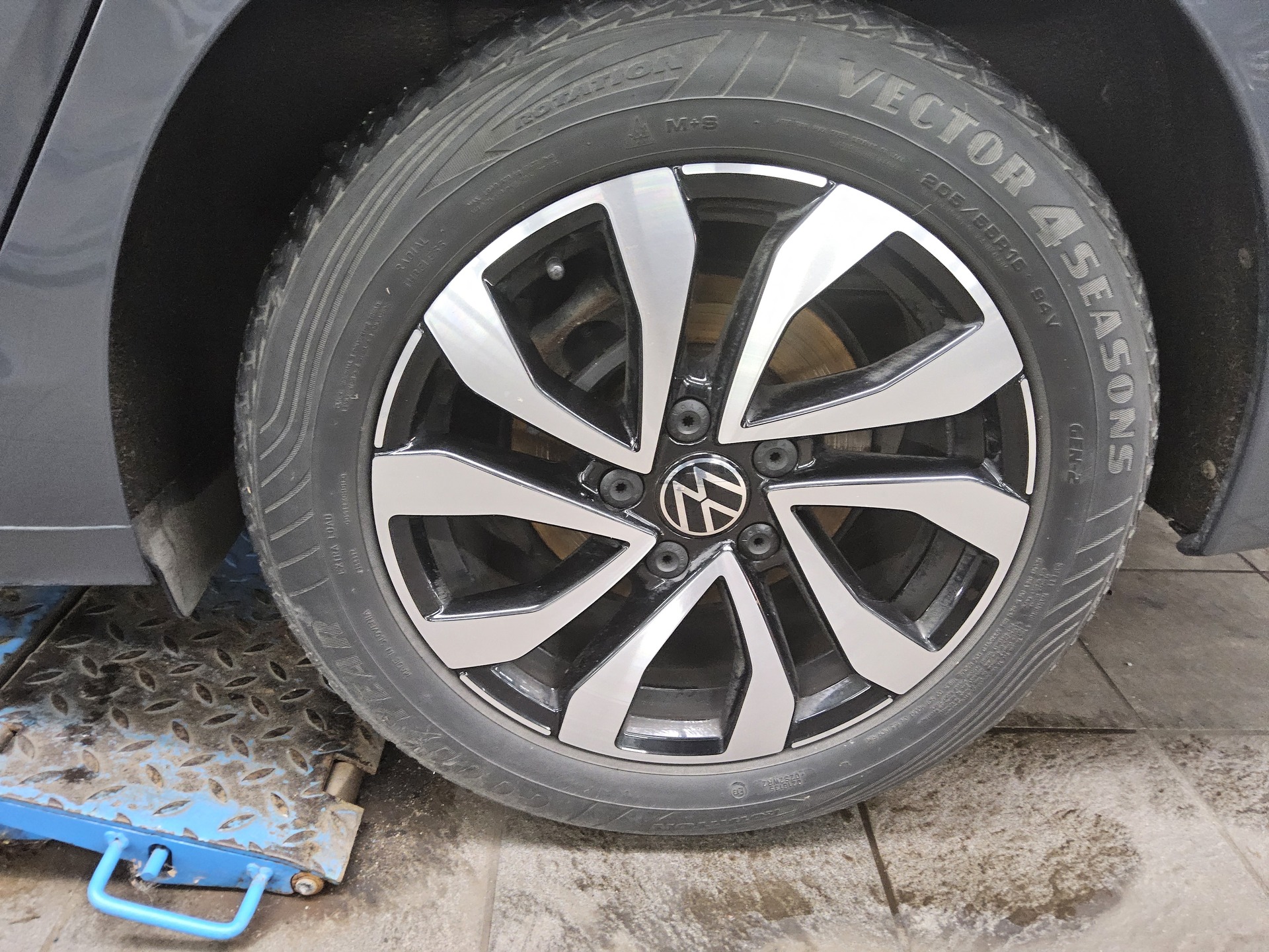 Volkswagen Golf-8 Var. 2.0 TDI Active Navi DC LED ACC 11