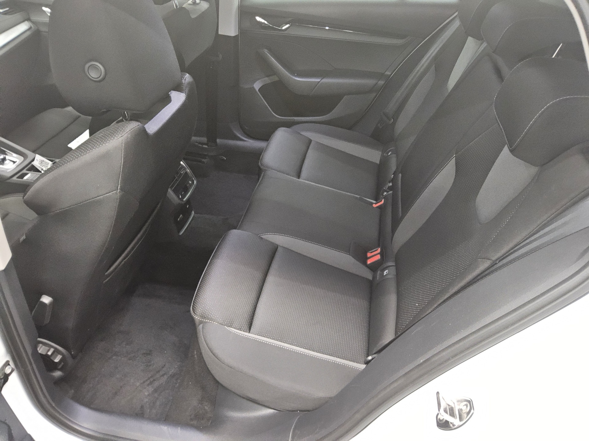 Skoda Octavia Kombi 2.0 TDI Tour Navi LED vc ACC 13