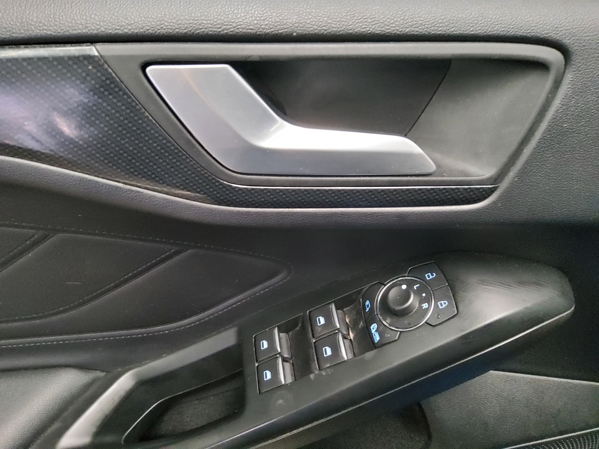 Ford Focus Turnier 1.5 EB ST-Line Navi DC LED Ahk Shz 9