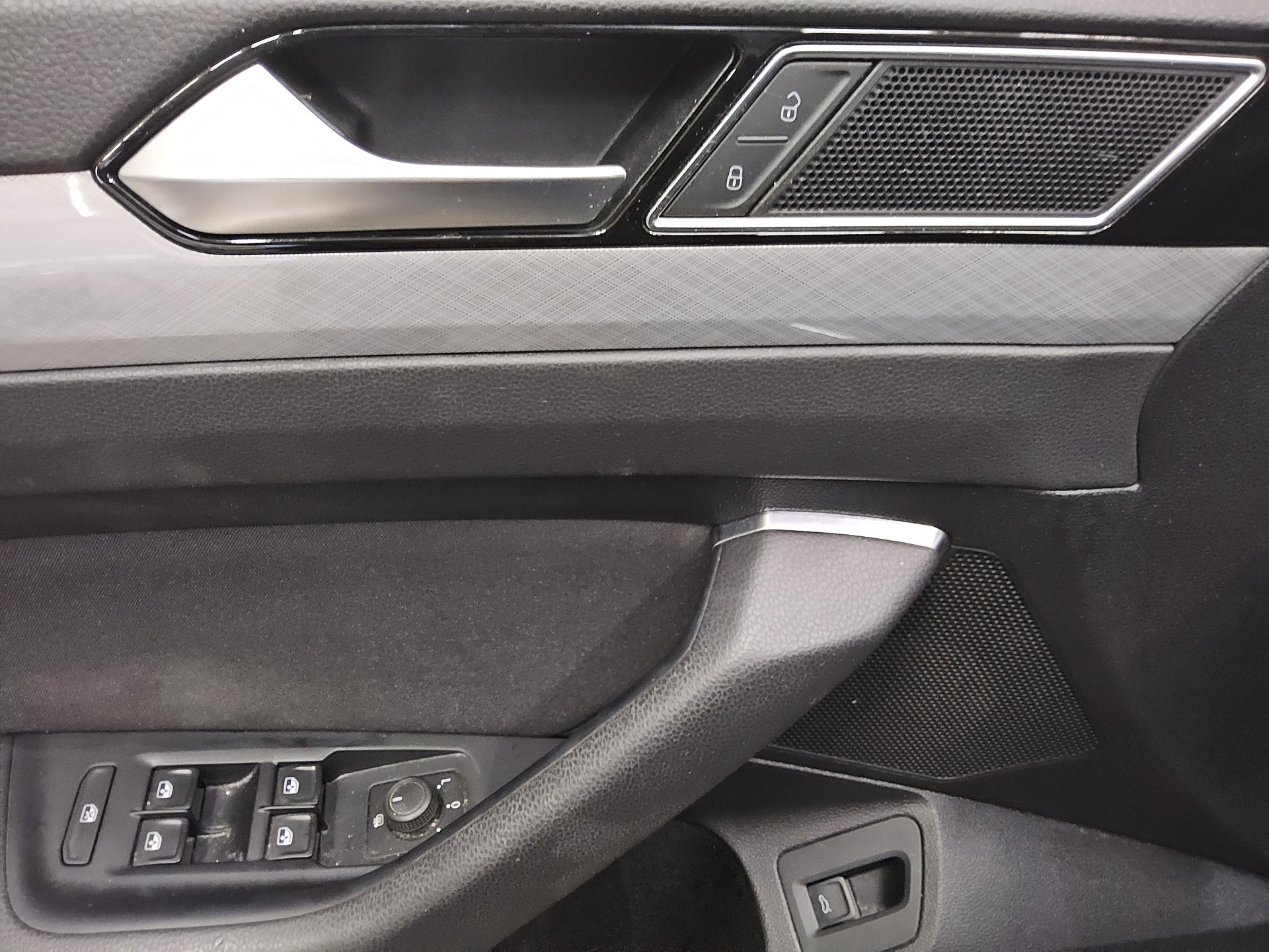 Volkswagen Passat Var. 2.0 TDI Business Navi RfK LED ACC 9