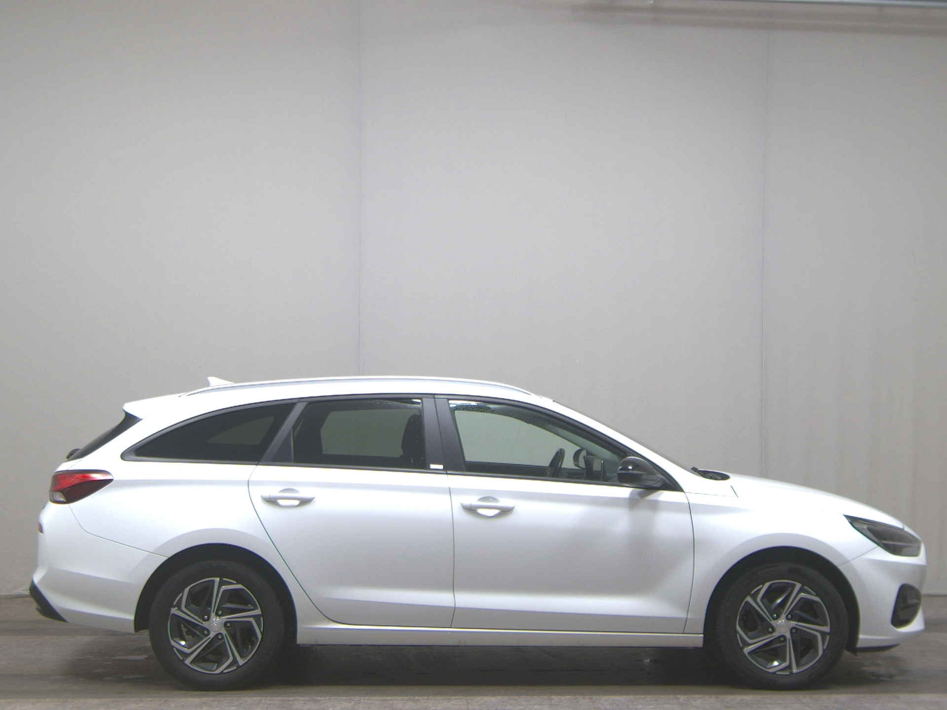 Hyundai i30 1.6 CRDI Intro Ed. Navi LED RfK PDC Shz BT